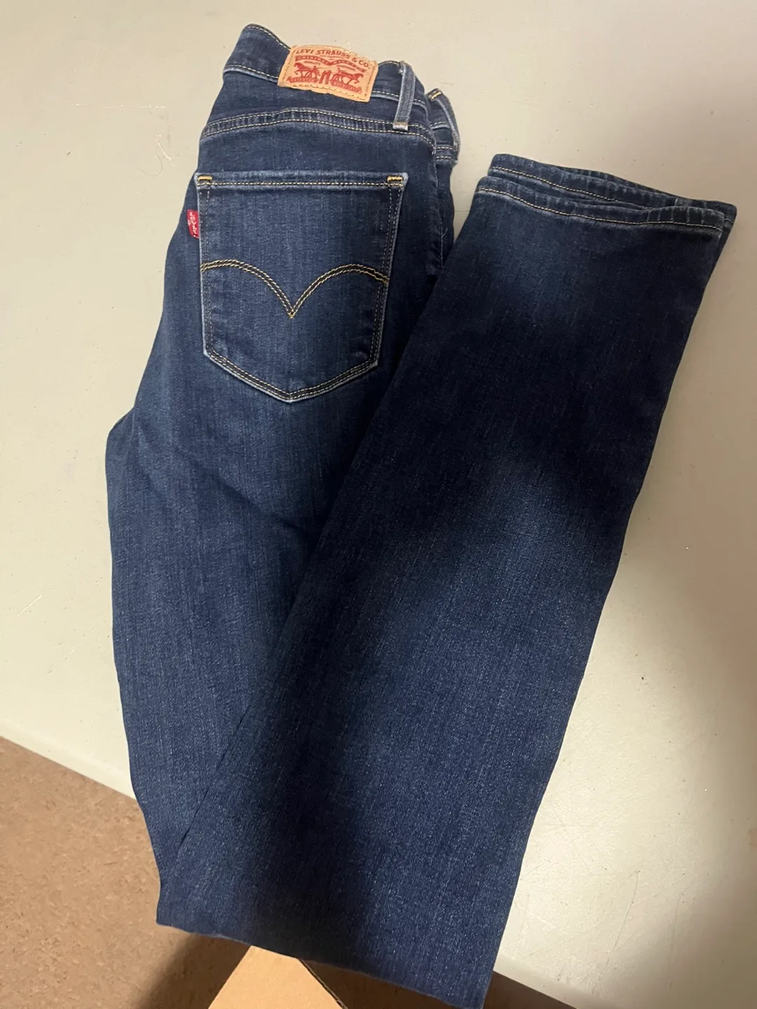 Levi's 724 High Rise Straight Jeans - Size 26 thumbnail