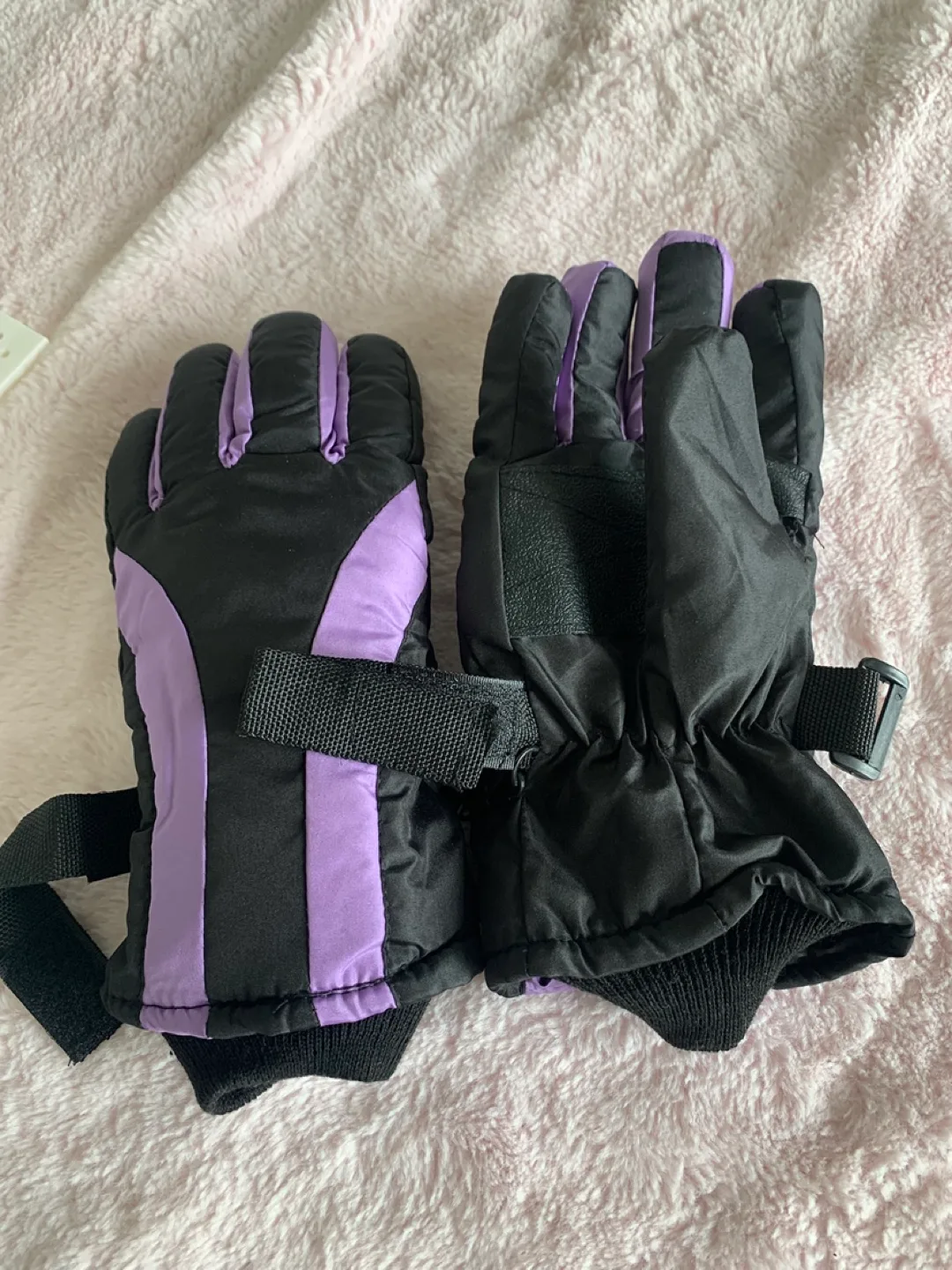 Black & Purple Winter Gloves thumbnail