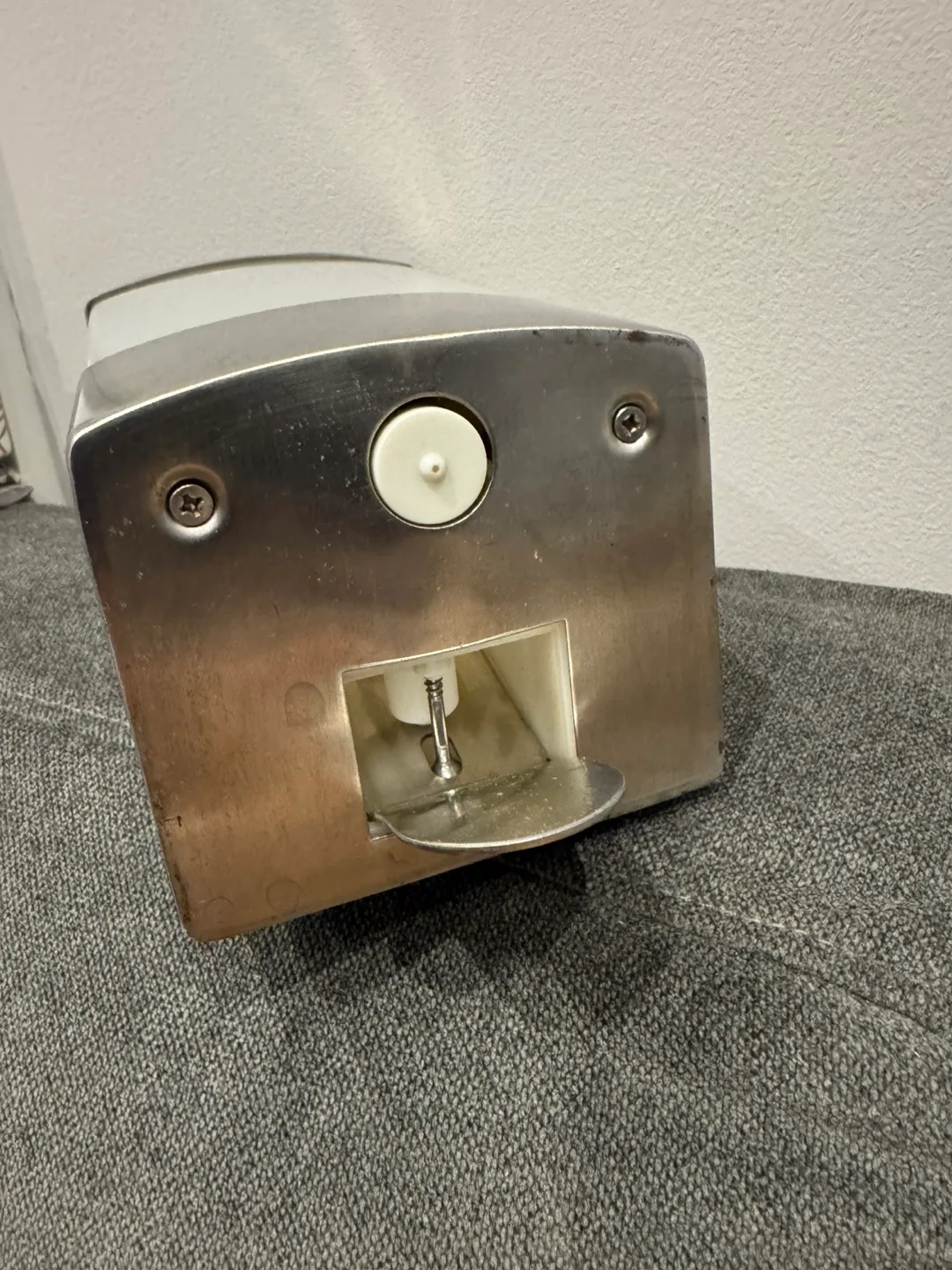 Wall Mount liquid soap dispenser image indicator(3)