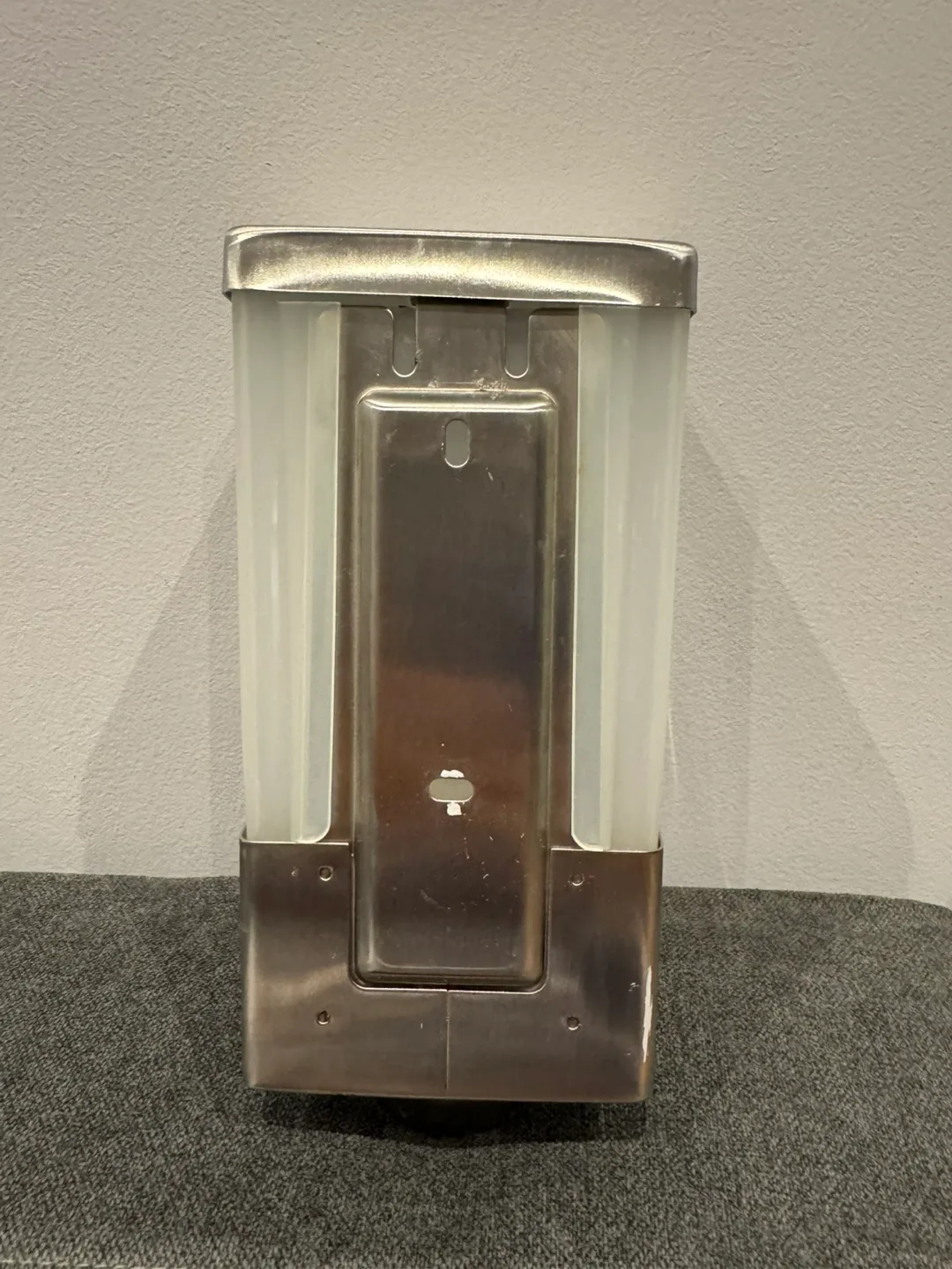 Wall Mount liquid soap dispenser image indicator(2)