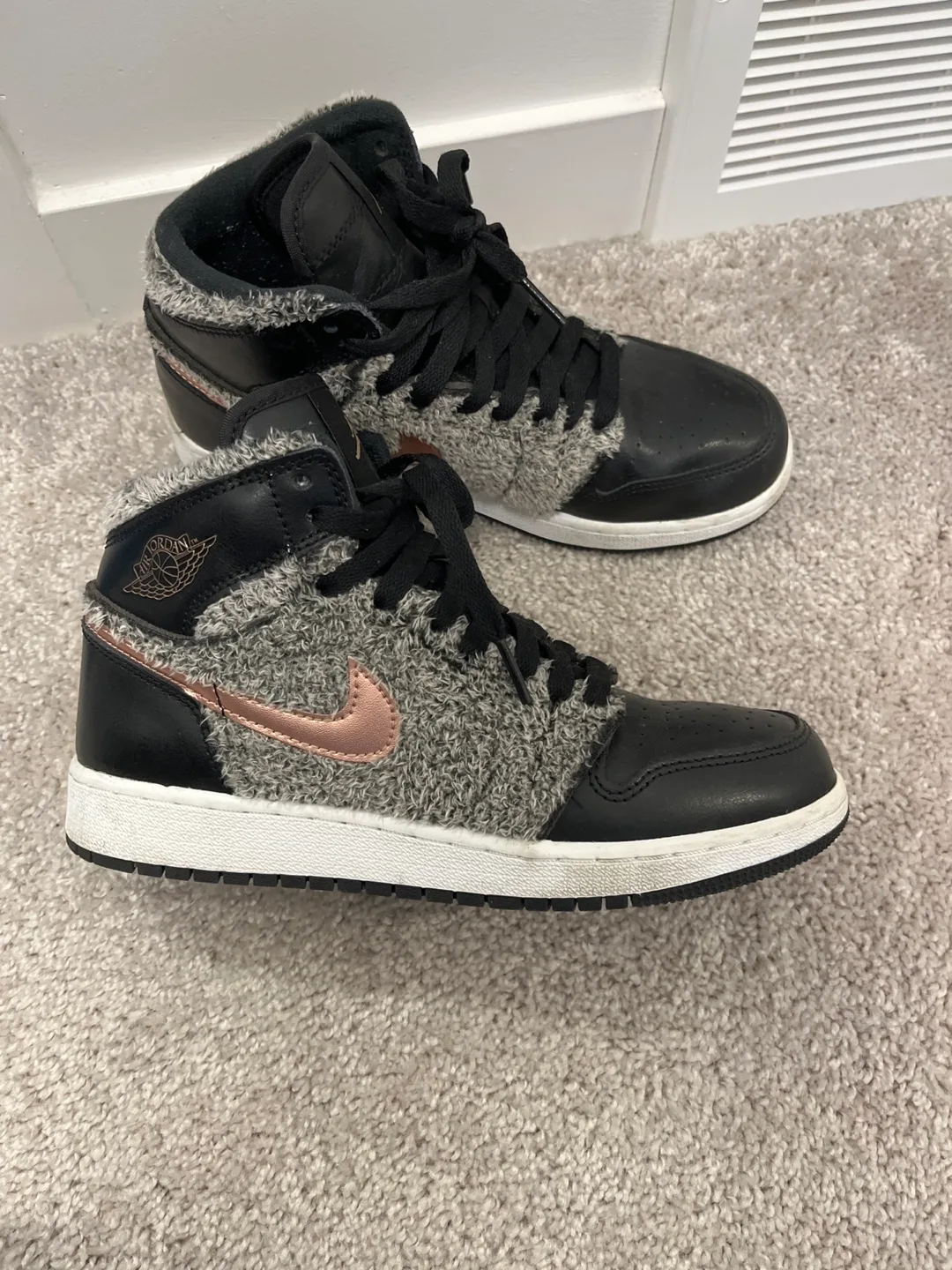 Nike Air Jordan 1 Mid SE, Size 4.5 US thumbnail