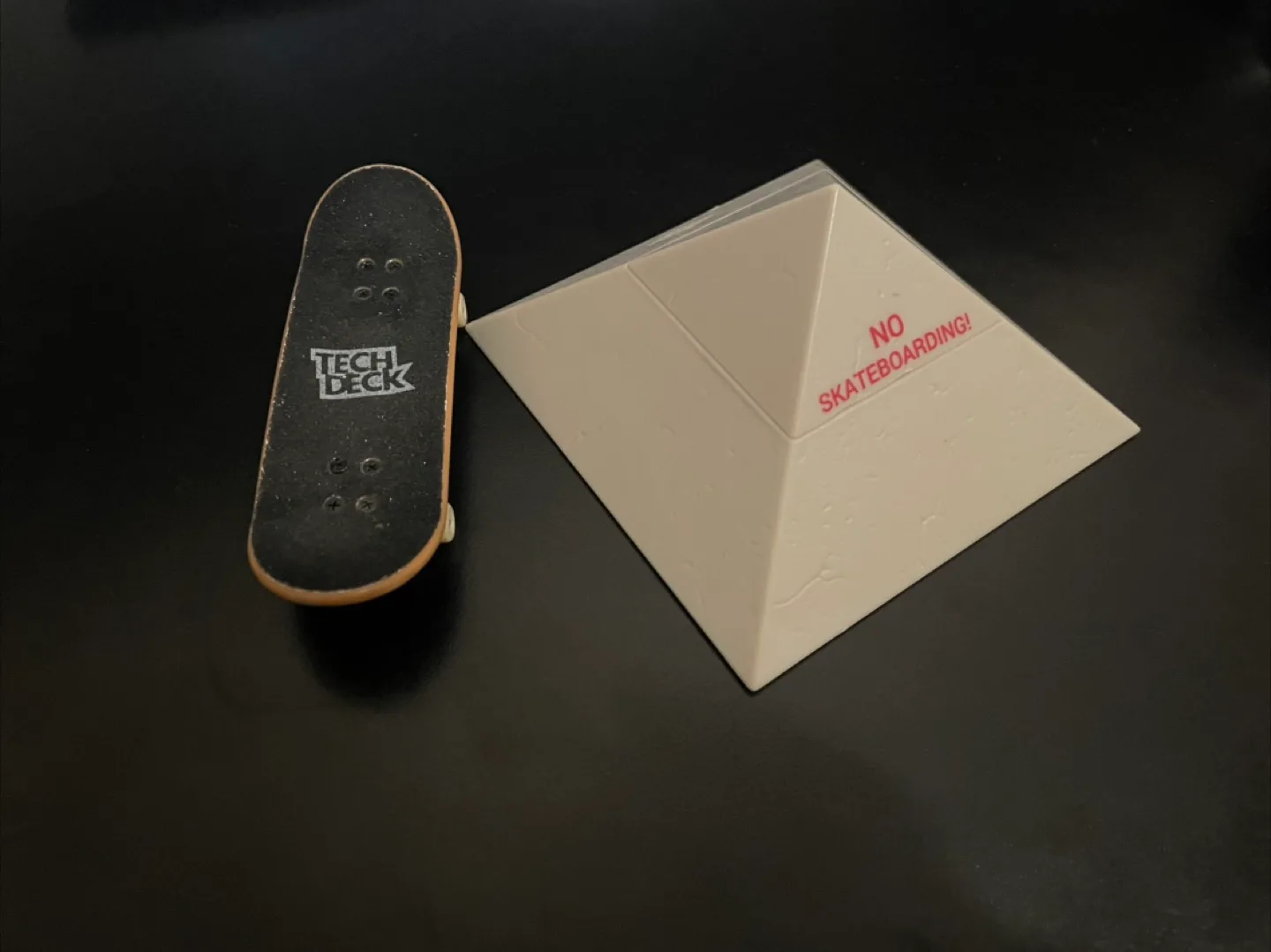 Pyramid Obstacle and free tech deck fingerboard thumbnail