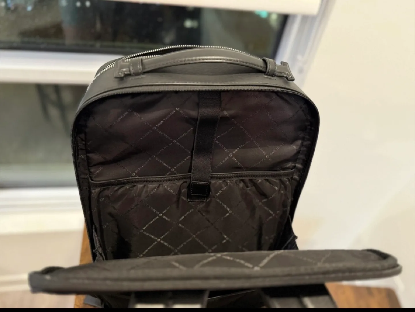 Michael Kors Men's Leather Backpack Business Black image indicator(4)