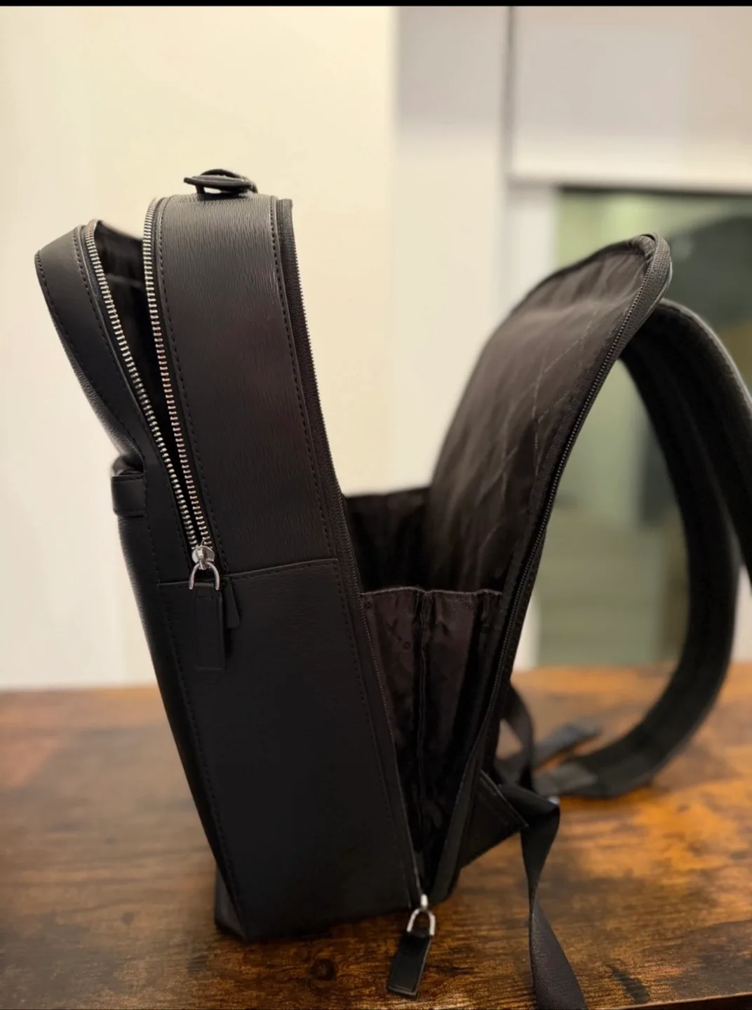 Michael Kors Men's Leather Backpack Business Black image indicator(3)