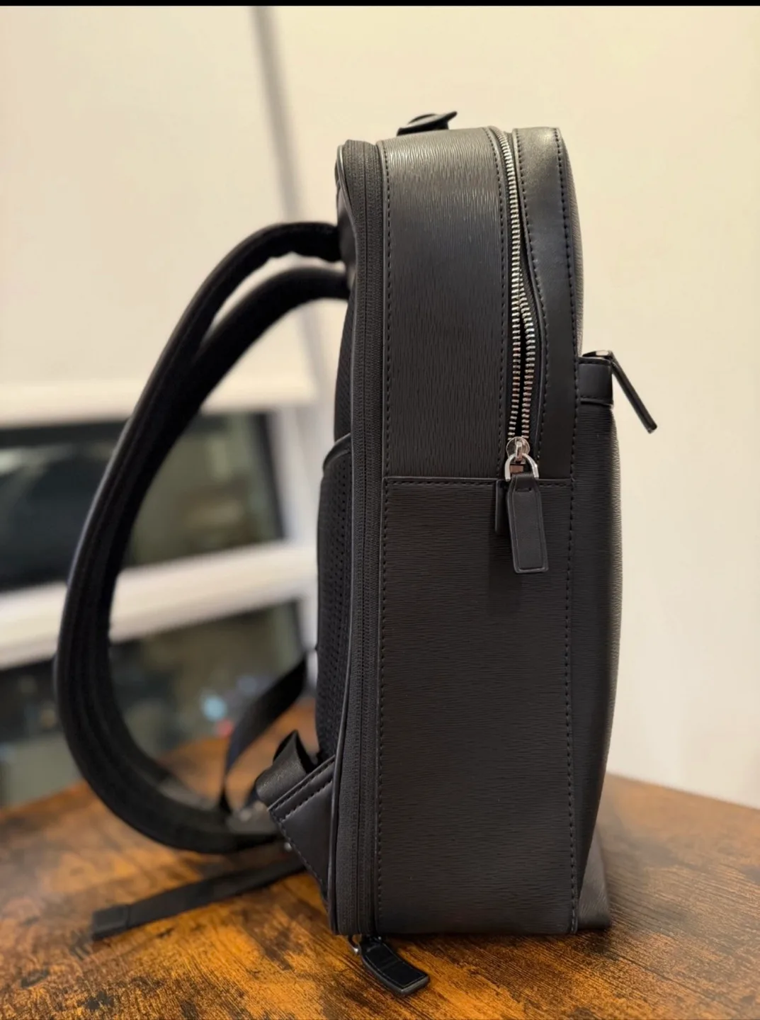 Michael Kors Men's Leather Backpack Business Black image indicator(2)