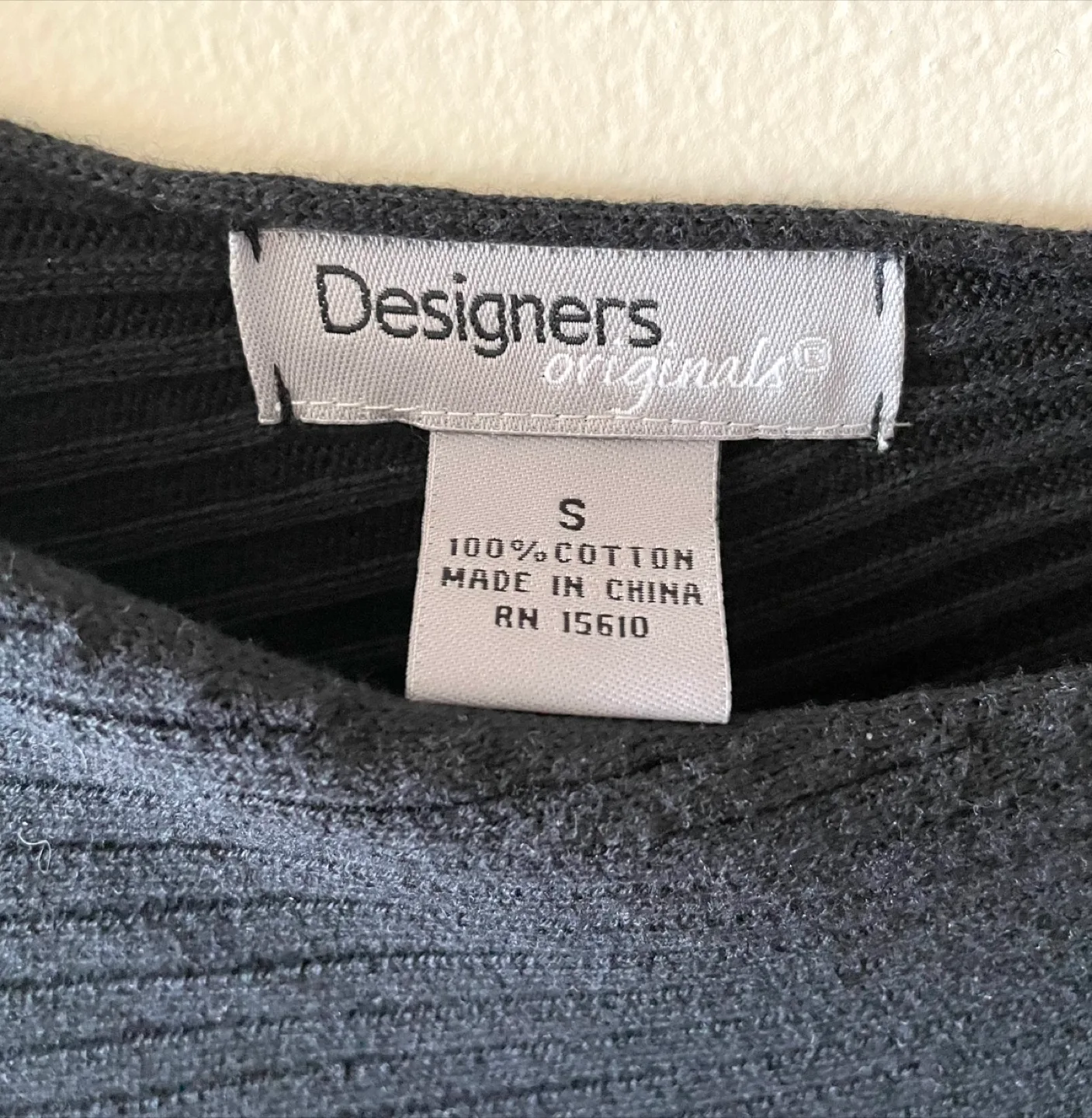 NEW WITH TAGS BLACK LONG SLEEVE PULLOVER SWEATER TOP - STYLISH image indicator(5)