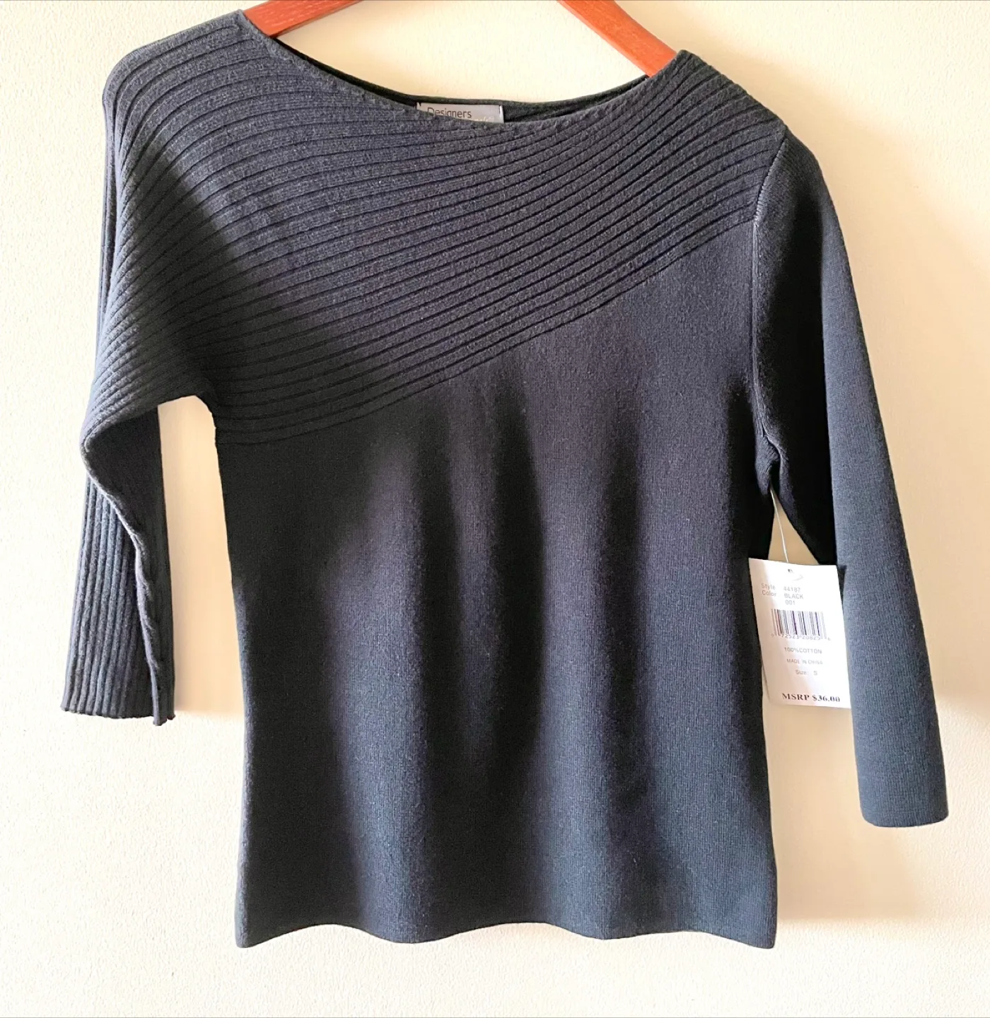 NEW WITH TAGS BLACK LONG SLEEVE PULLOVER SWEATER TOP - STYLISH image indicator(4)