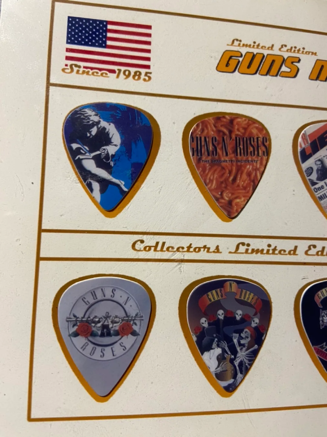 Guns N' Roses Limited Edition Guitar Pick Display image indicator(6)