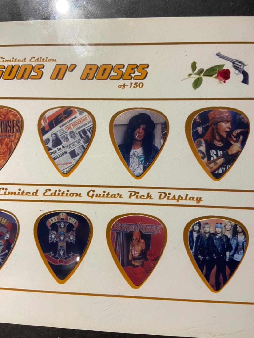 Guns N' Roses Limited Edition Guitar Pick Display image indicator(7)