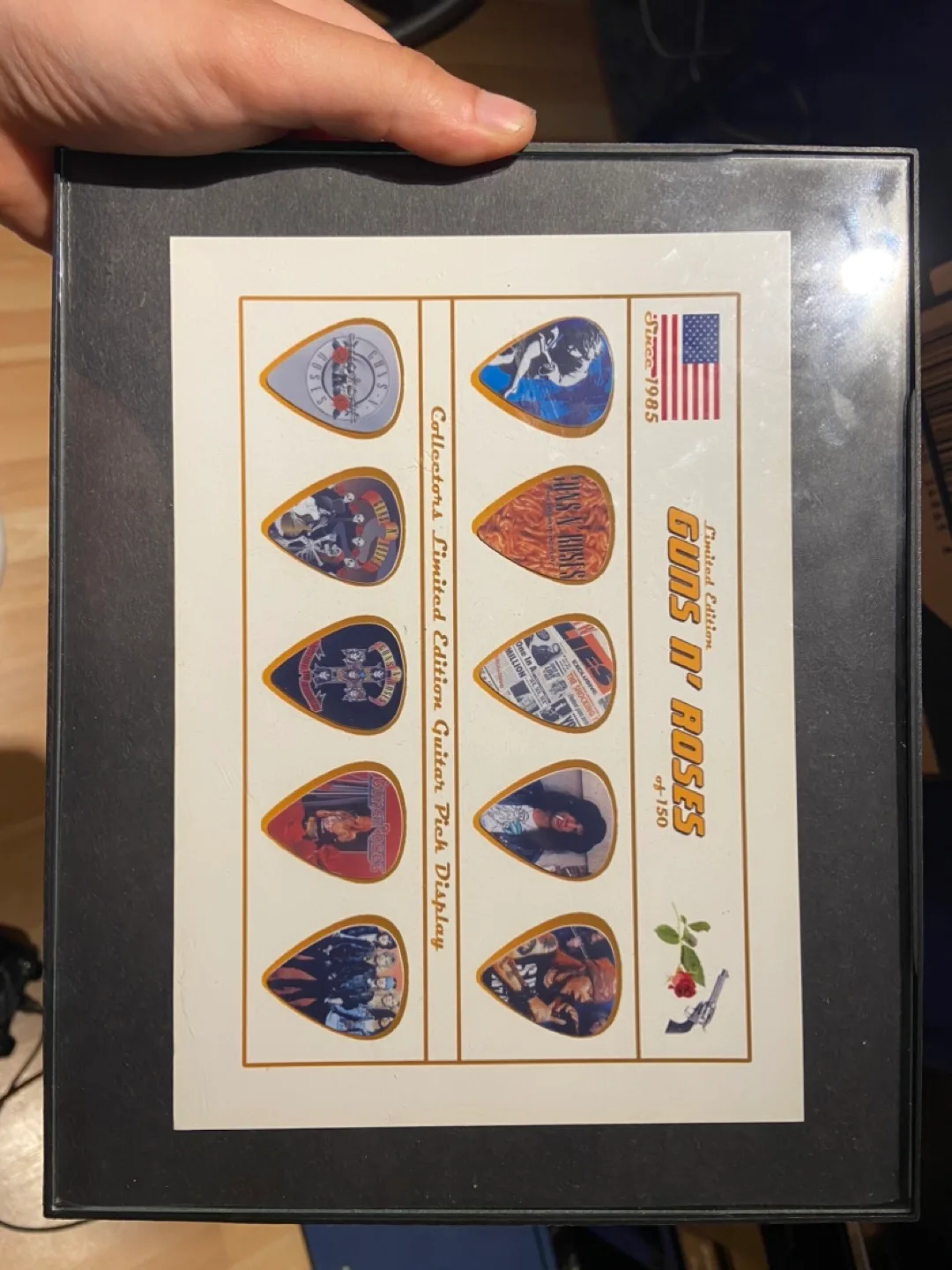 Guns N' Roses Limited Edition Guitar Pick Display image indicator(10)