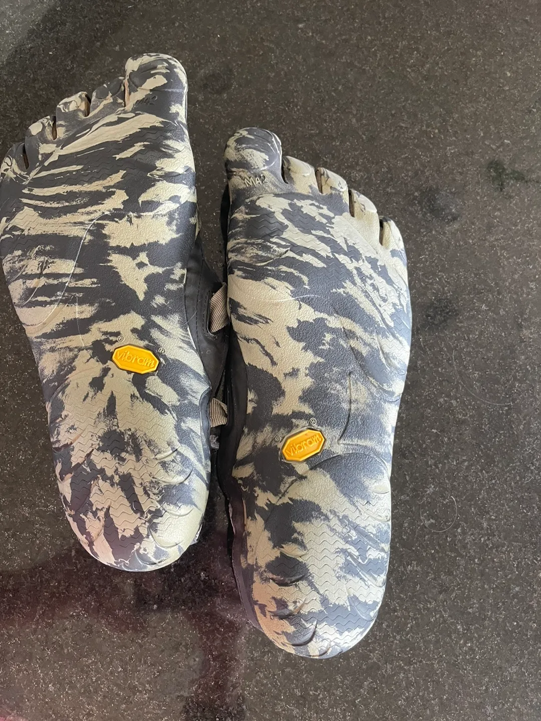 Vibram FiveFingers Camo Barefoot Shoes thumbnail