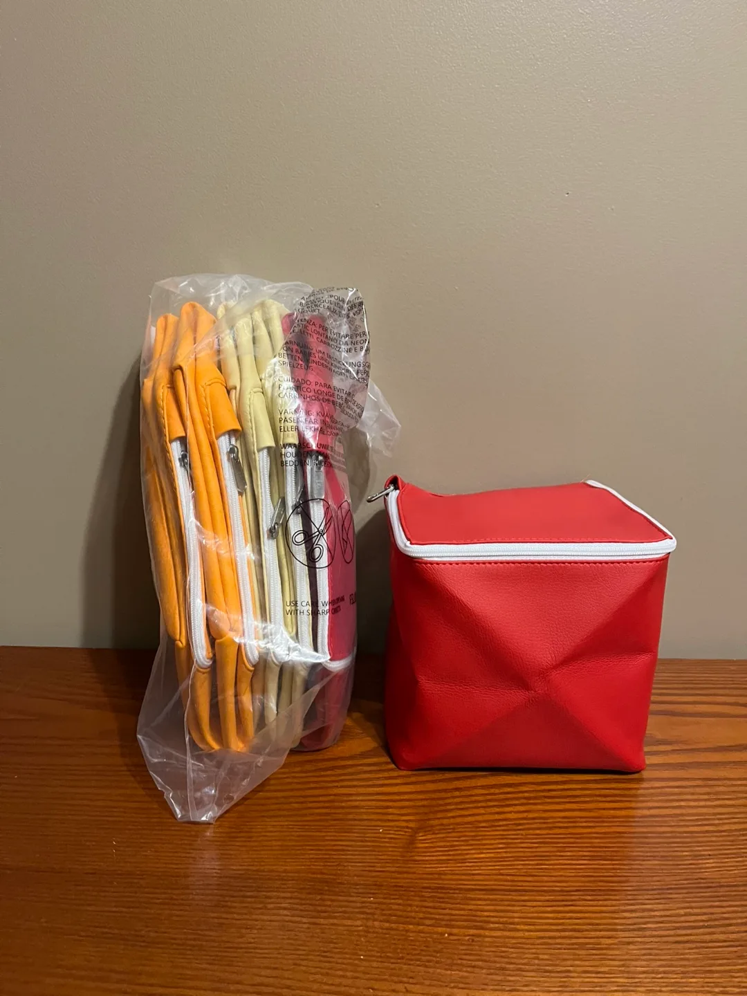 6 PACK OF SOFT VINYL MATERIAL ZIPPERED STORAGE CUBES thumbnail