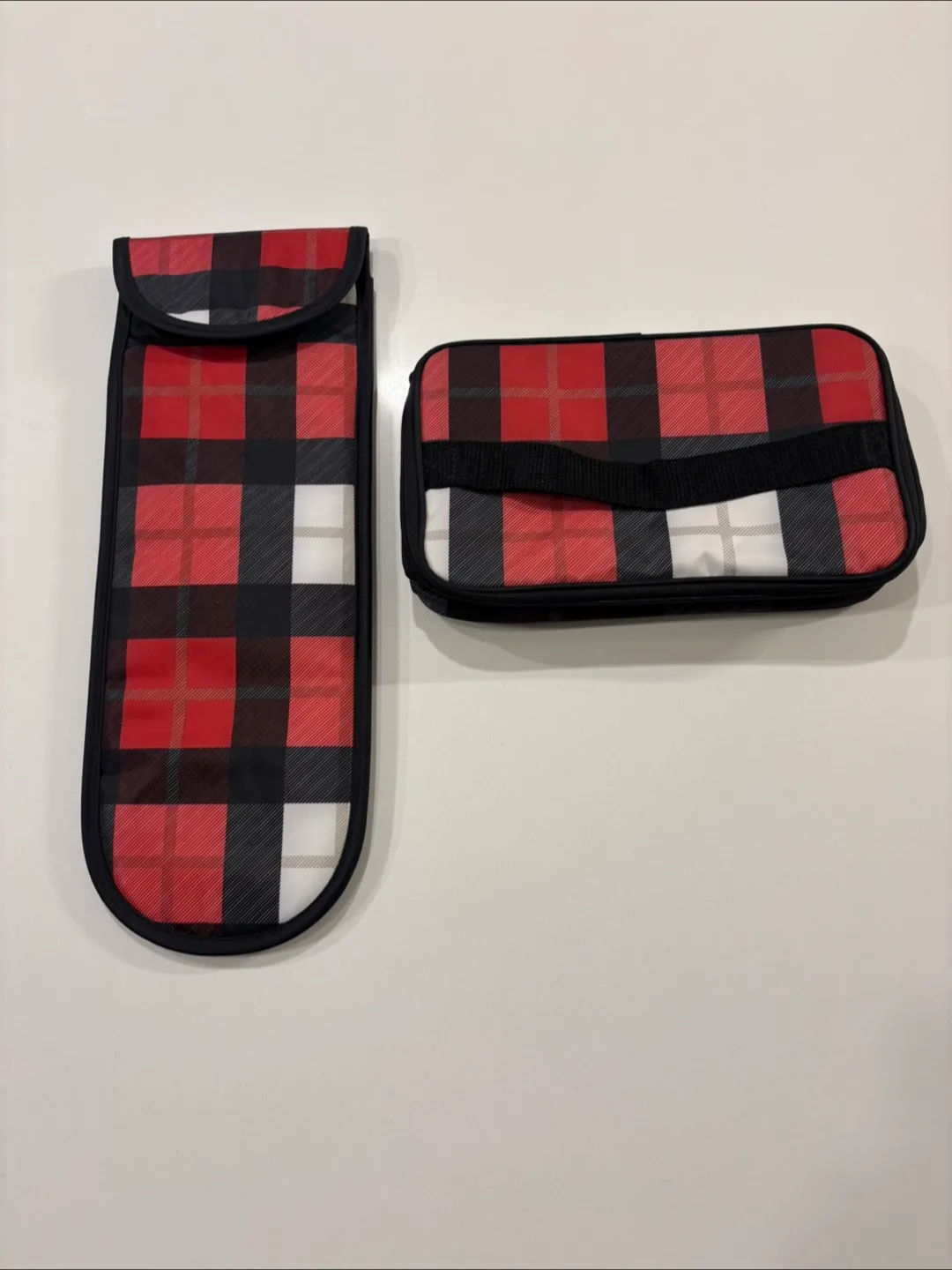 Thirty-one Thermal Straight Iron Carrier & Cosmetic Bag For Sale thumbnail