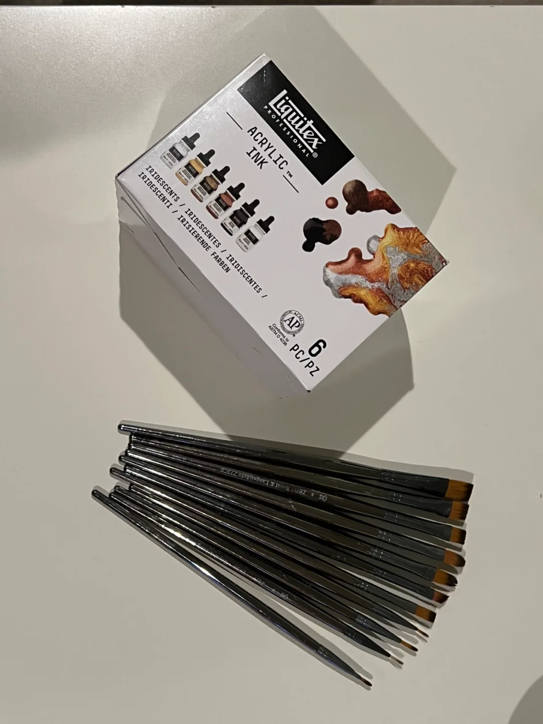 Liquitex Professional Acrylic Ink Metallic Set with brushes image indicator(2)