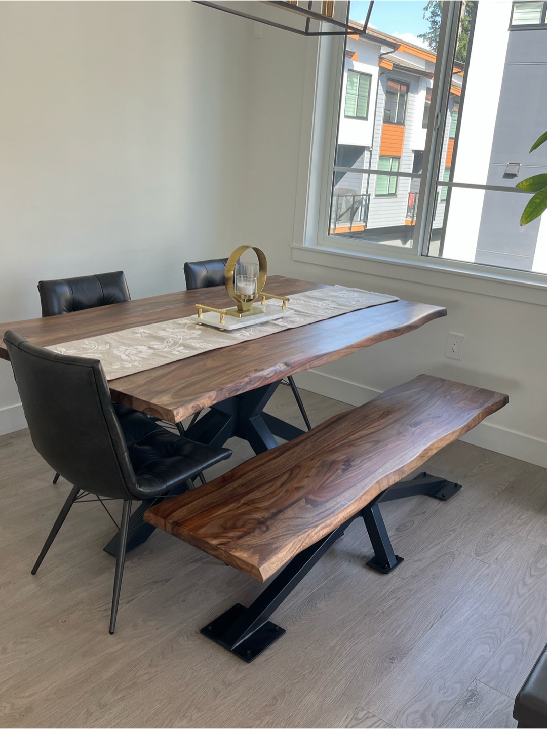 Moving sale - Live Edge Dining Table with Bench & 4 Chairs - photo 2