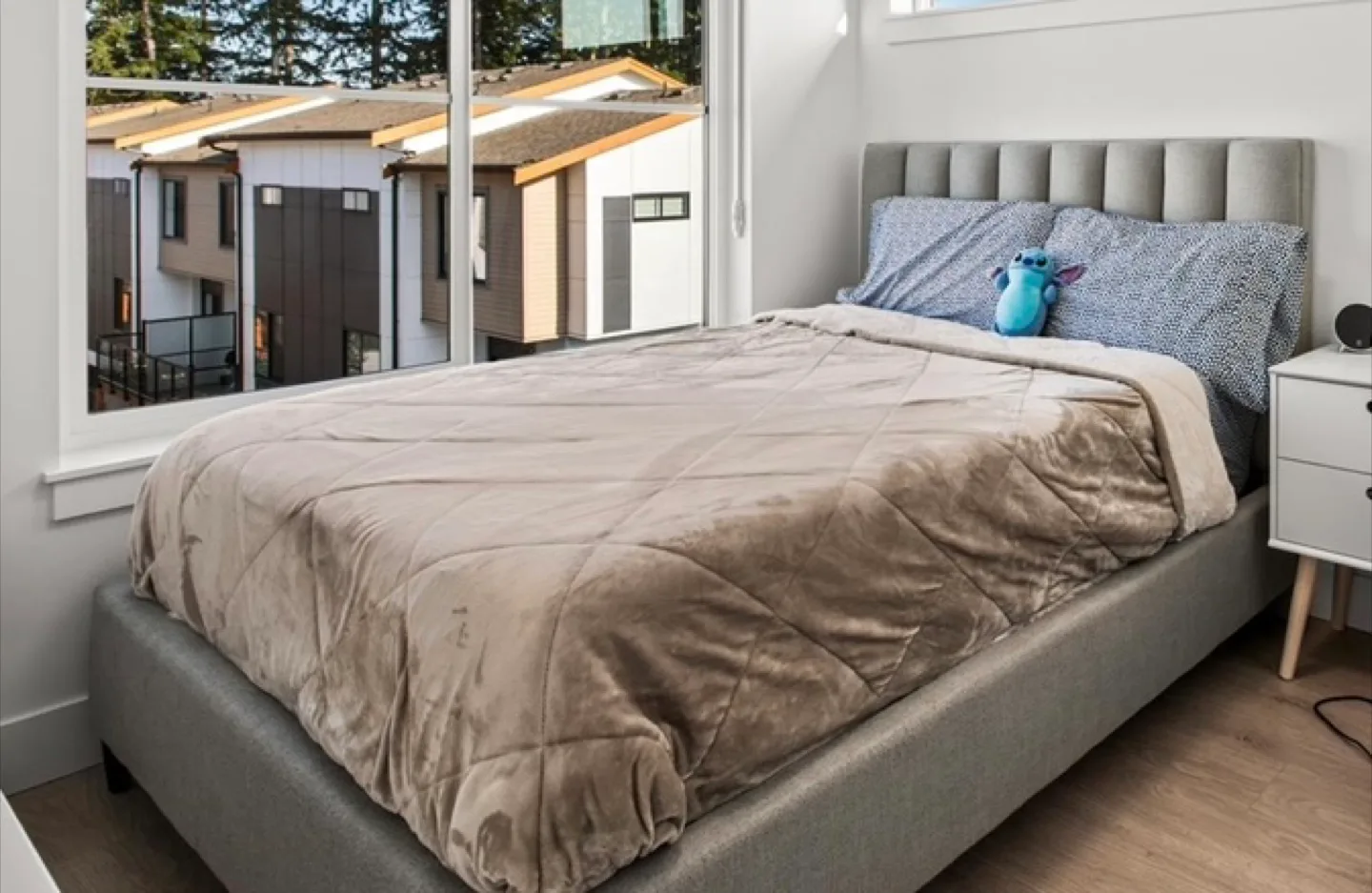 Moving sale - Twin Size Bed - mattress NOT included thumbnail