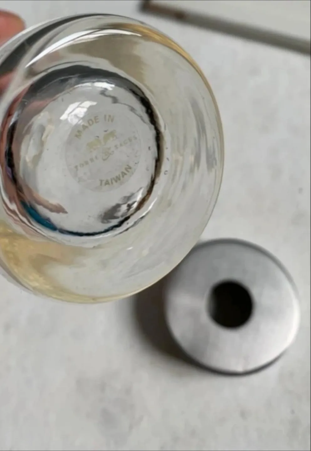 Set of 2 Modern Glass Vases image indicator(5)