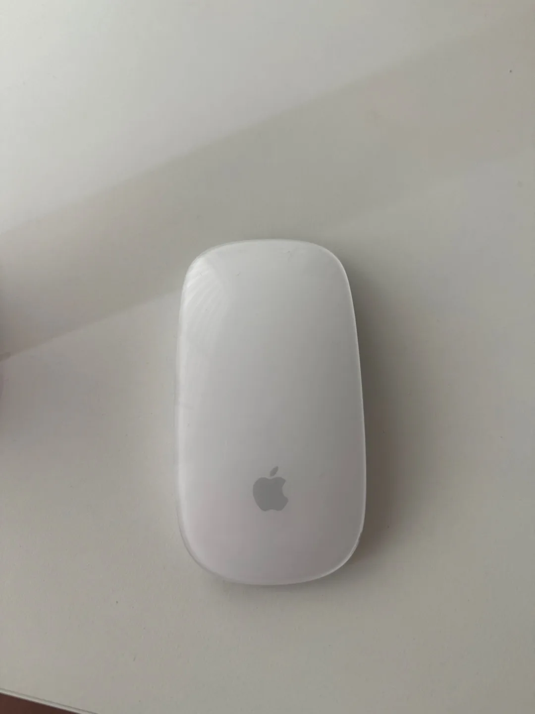 Apple Magic Mouse - White (Gen 2) thumbnail