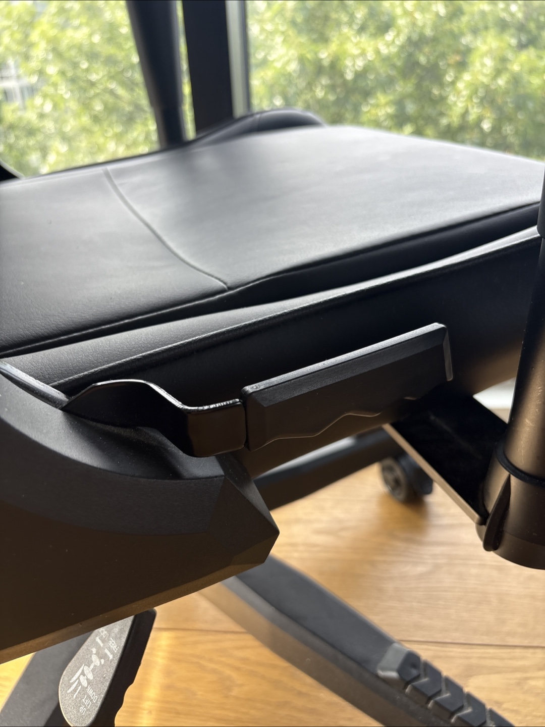 YeTian Black Gaming Chair - photo 2