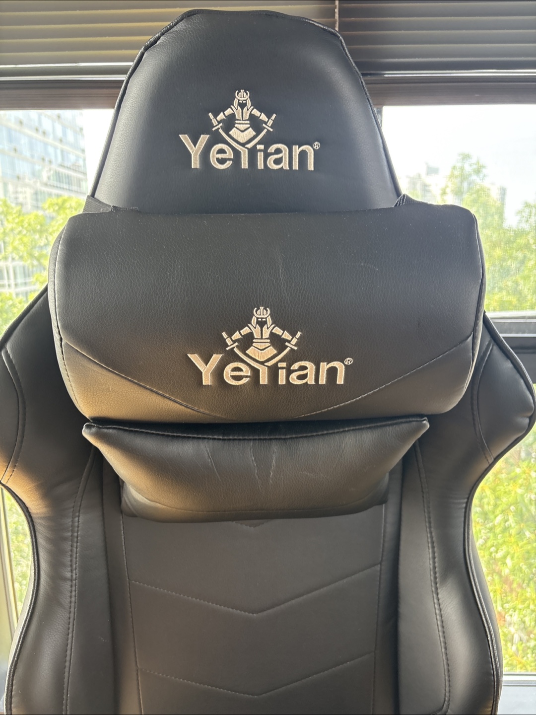 YeTian Black Gaming Chair - photo 4