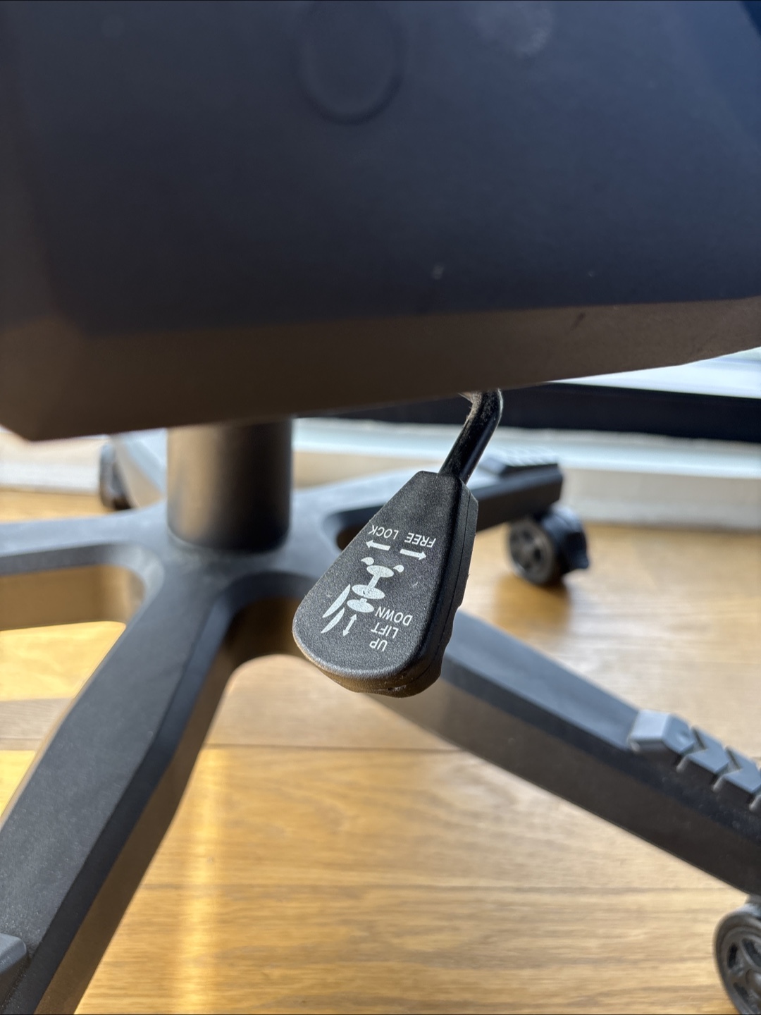 YeTian Black Gaming Chair - photo 3