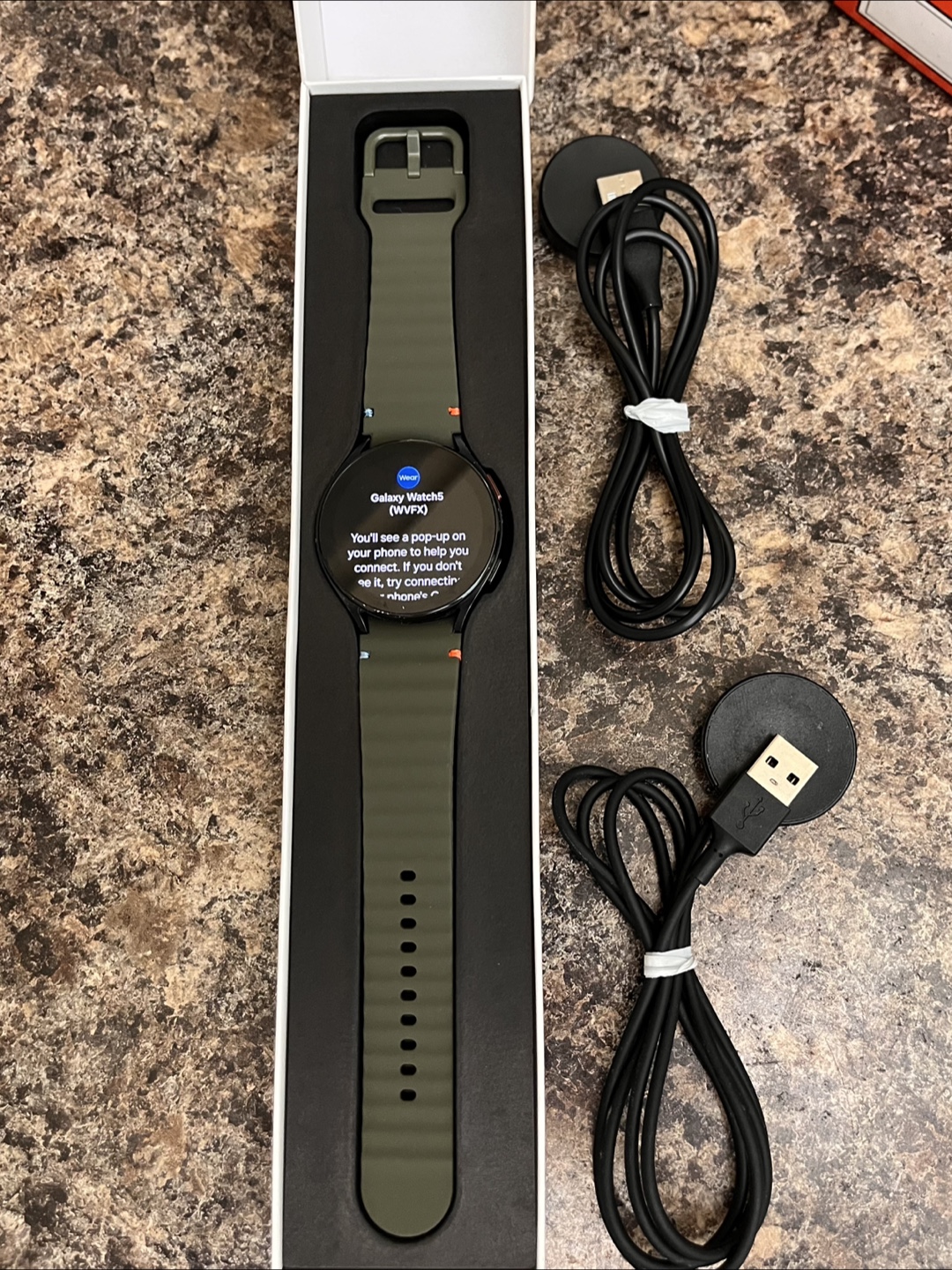 Samsung Galaxy Watch5 44mm - New in Box! - photo 2