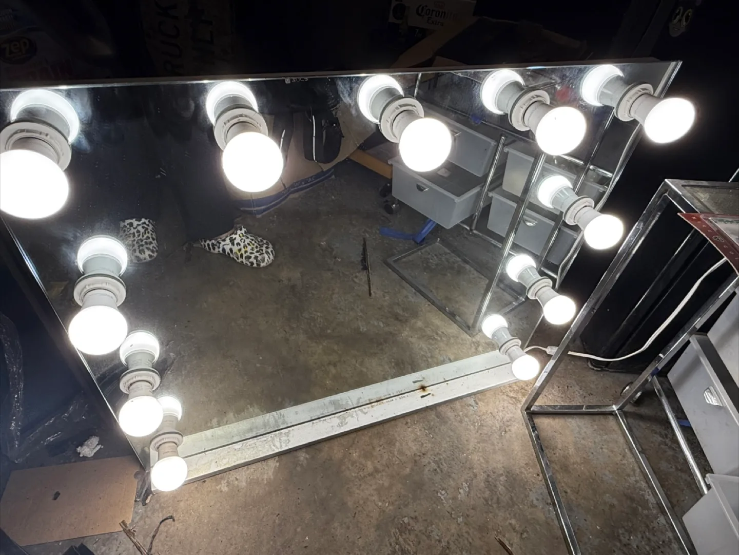 Hollywood Style Vanity Mirror with Lights thumbnail