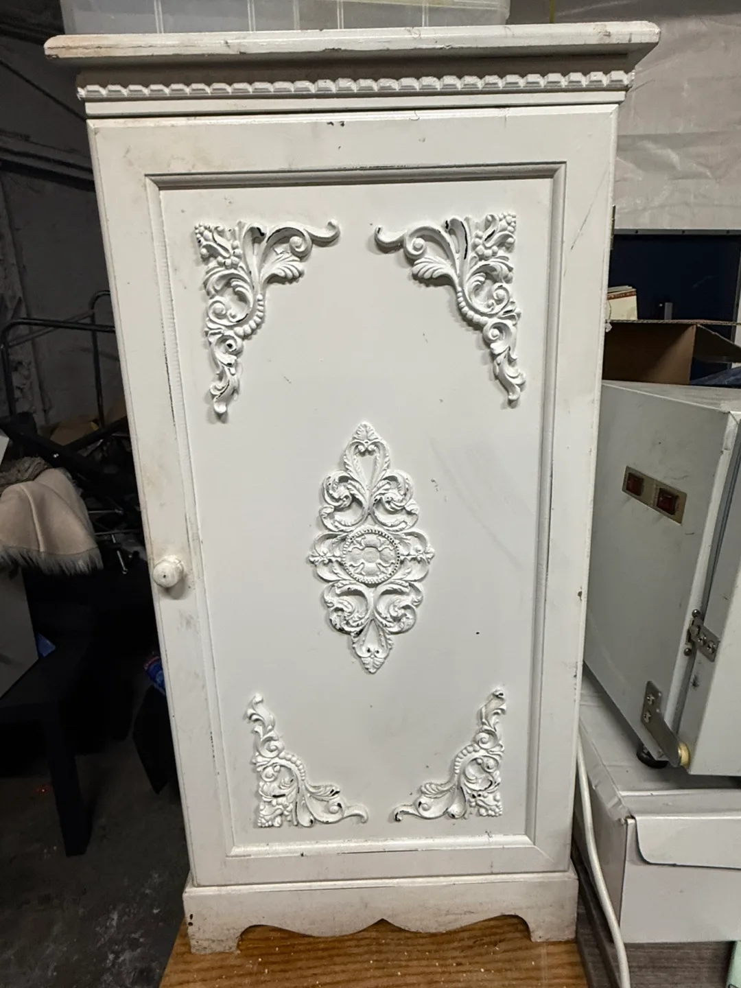 Vintage White Cabinet thumbnail