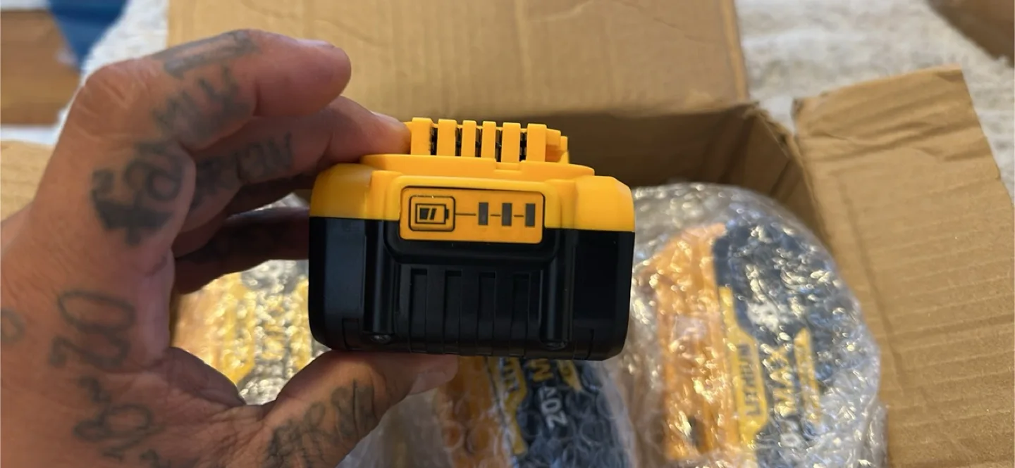 DeWalt 20V MAX 8Ah Lithium Battery Pack thumbnail