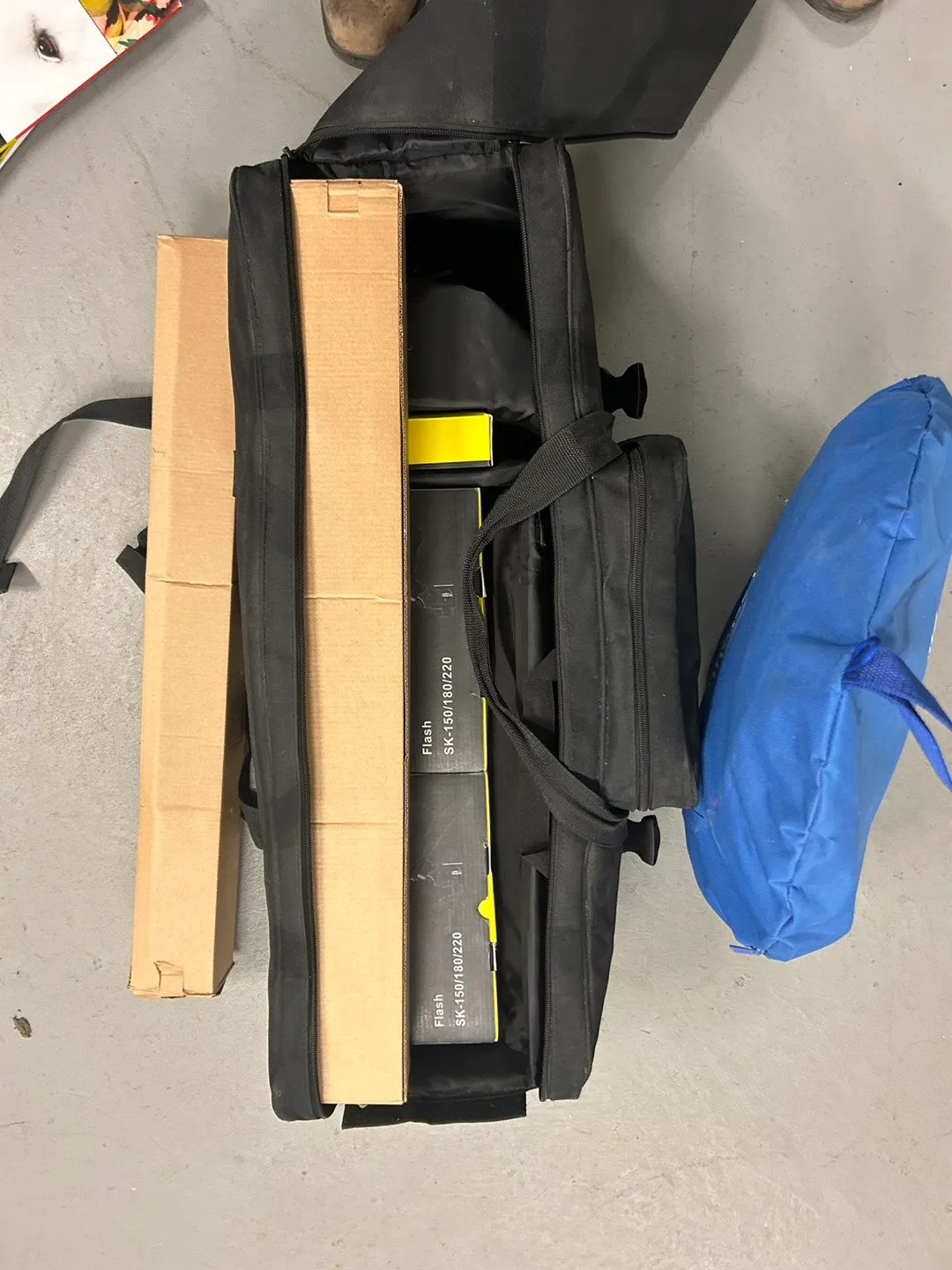 Photographic flash kit -2 heads, tripods, soft boxes thumbnail