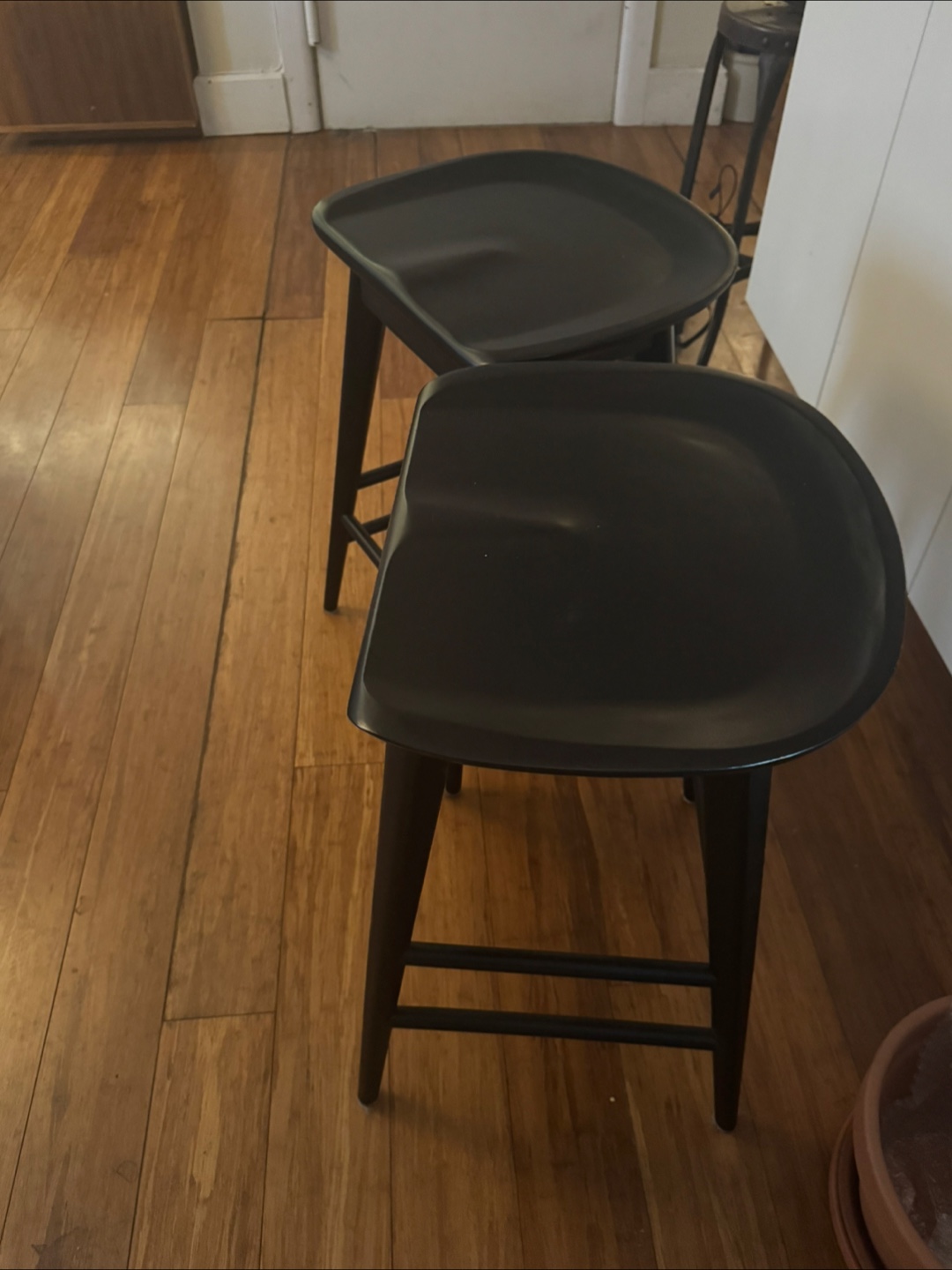 Set of 2 Wood Brown Bar Stools $25 - photo 3