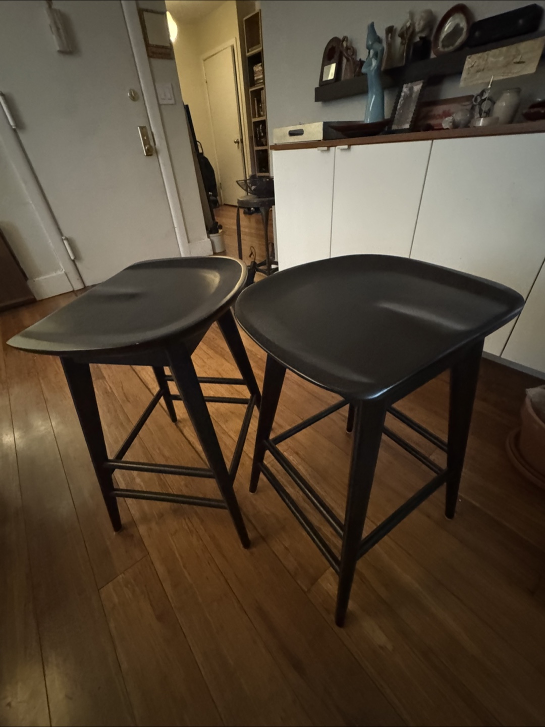 Set of 2 Wood Brown Bar Stools $25 - photo 5