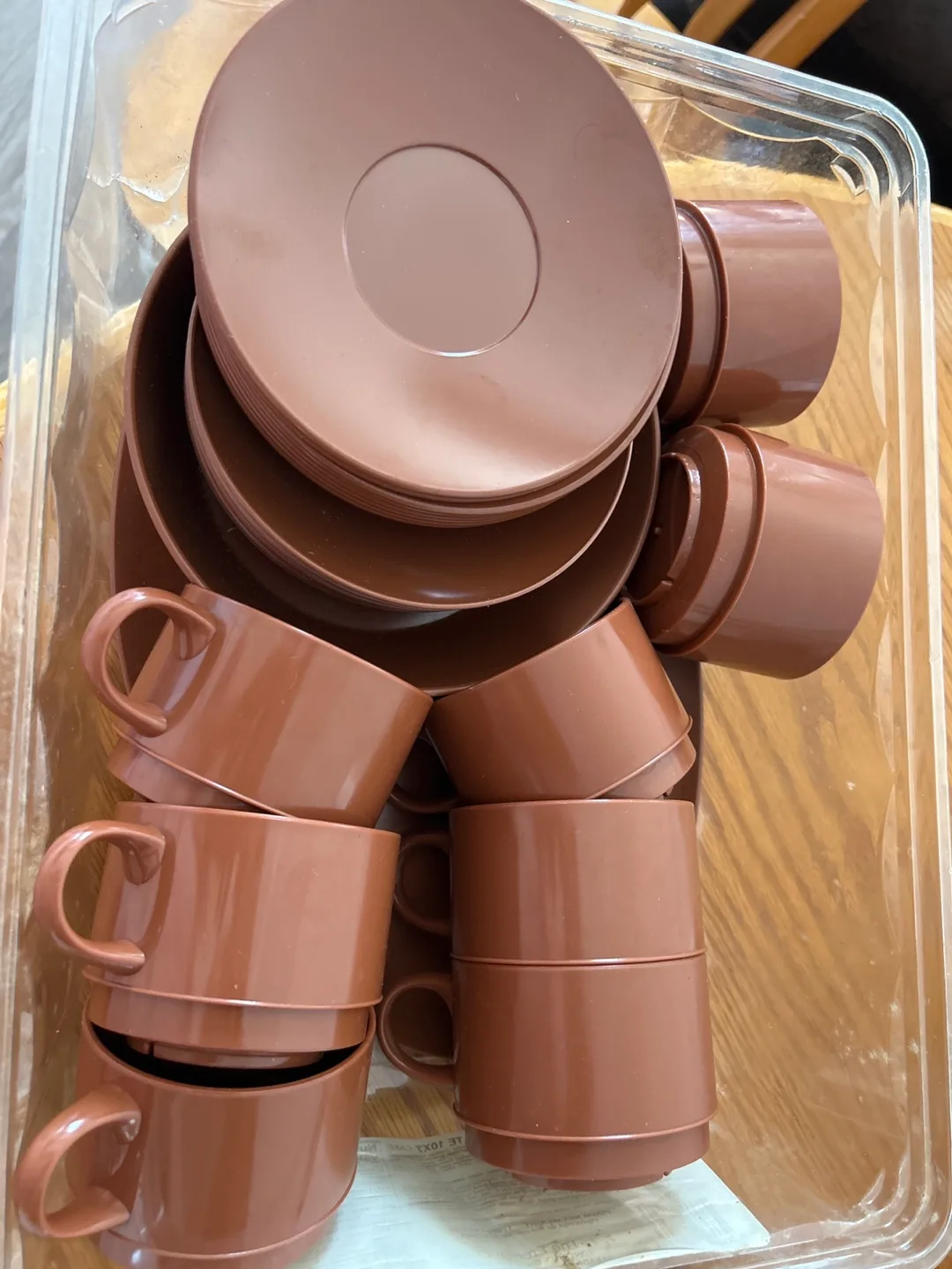 Brown Plastic Tea Cups and Saucers🇨🇦 thumbnail