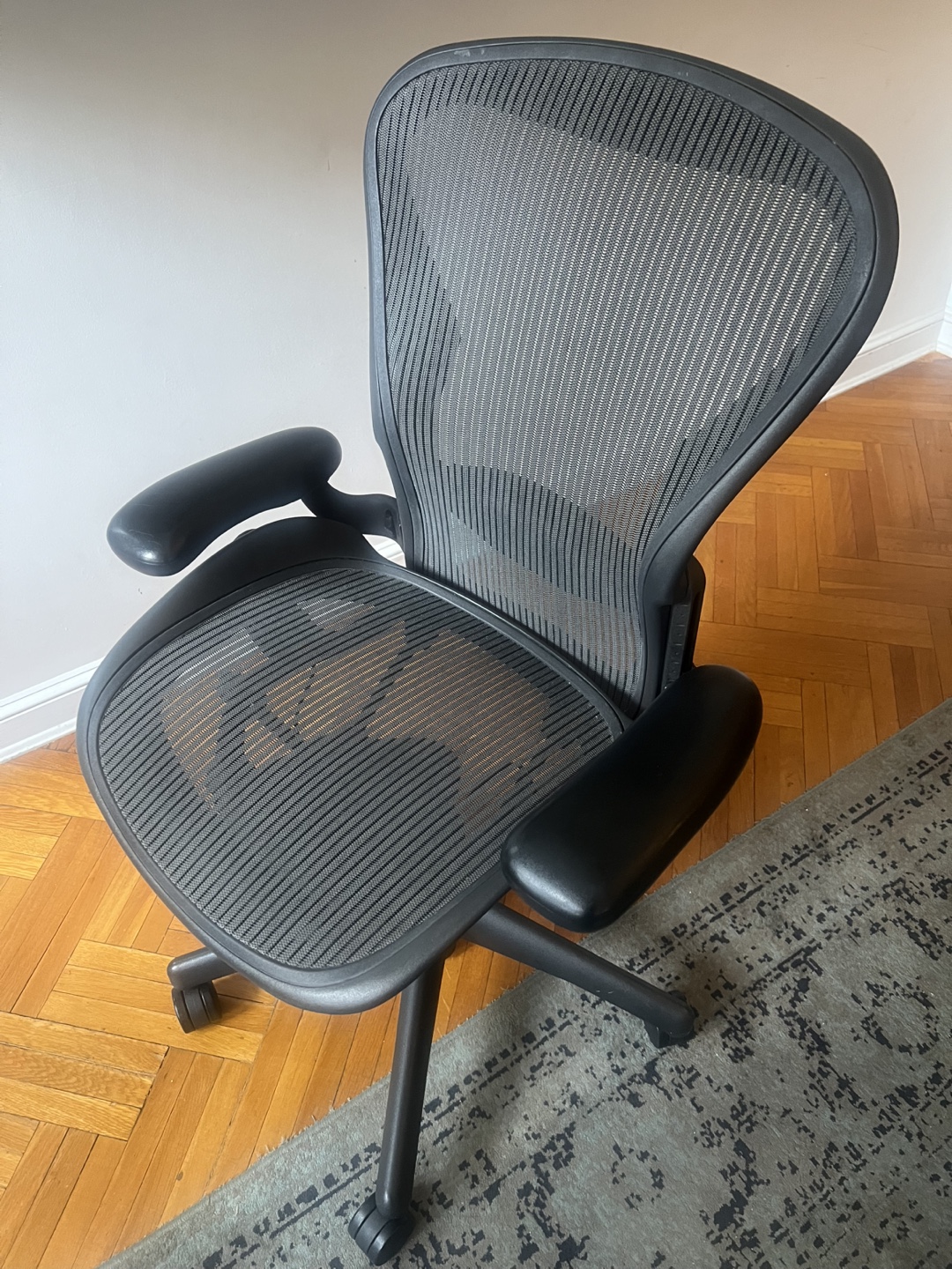 Herman Miller Aeron Office Chair - Black - photo 4
