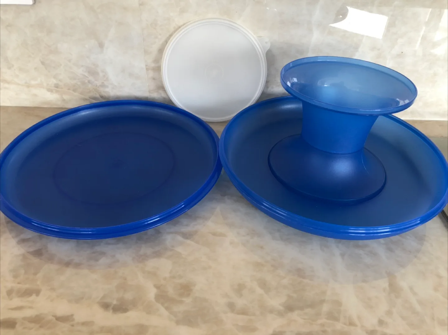 Tupperware Cake Stand or pie server thumbnail