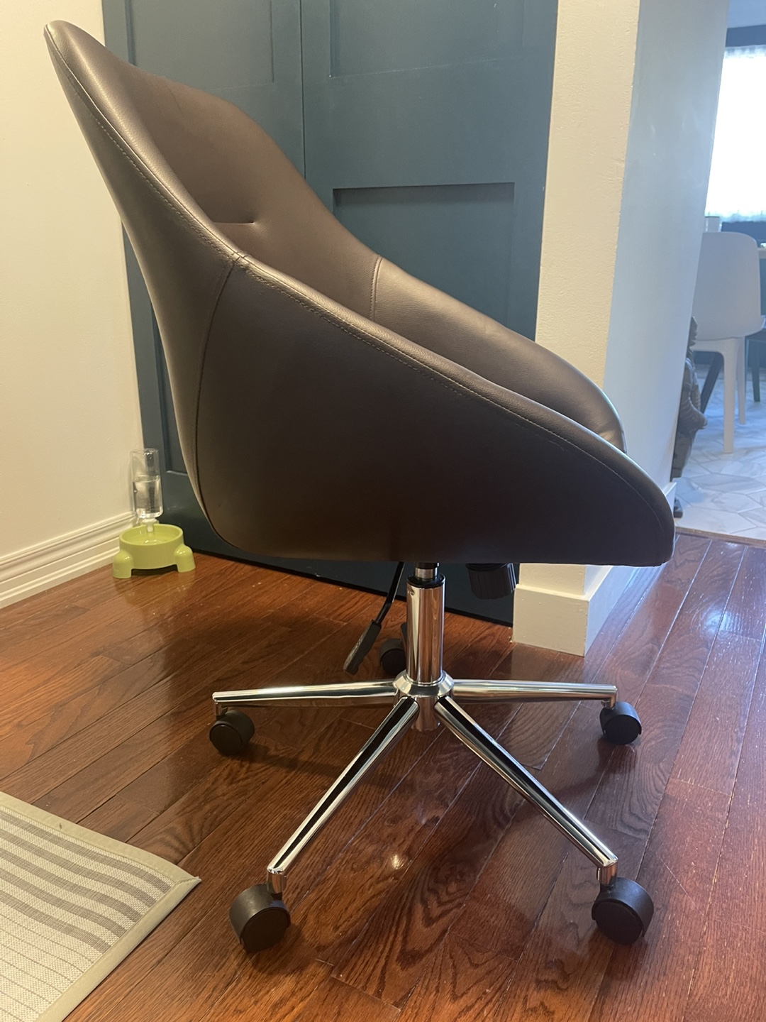 Brown Office Chair - adjustable - photo 2