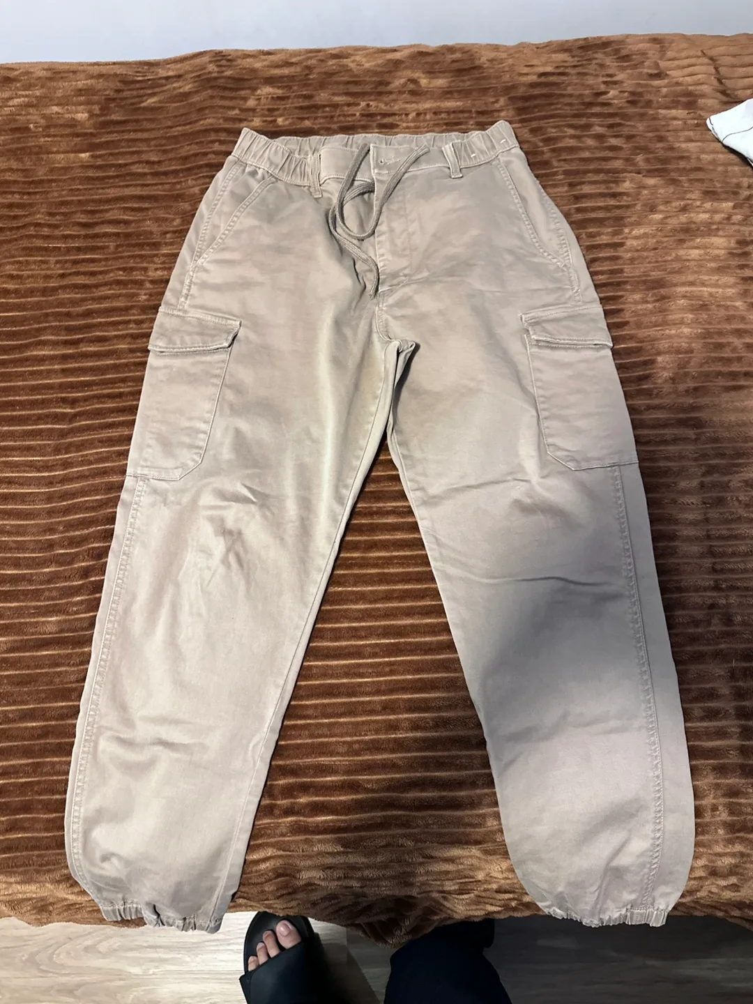 Uniqlo Beige Cargo Pants - Size S thumbnail