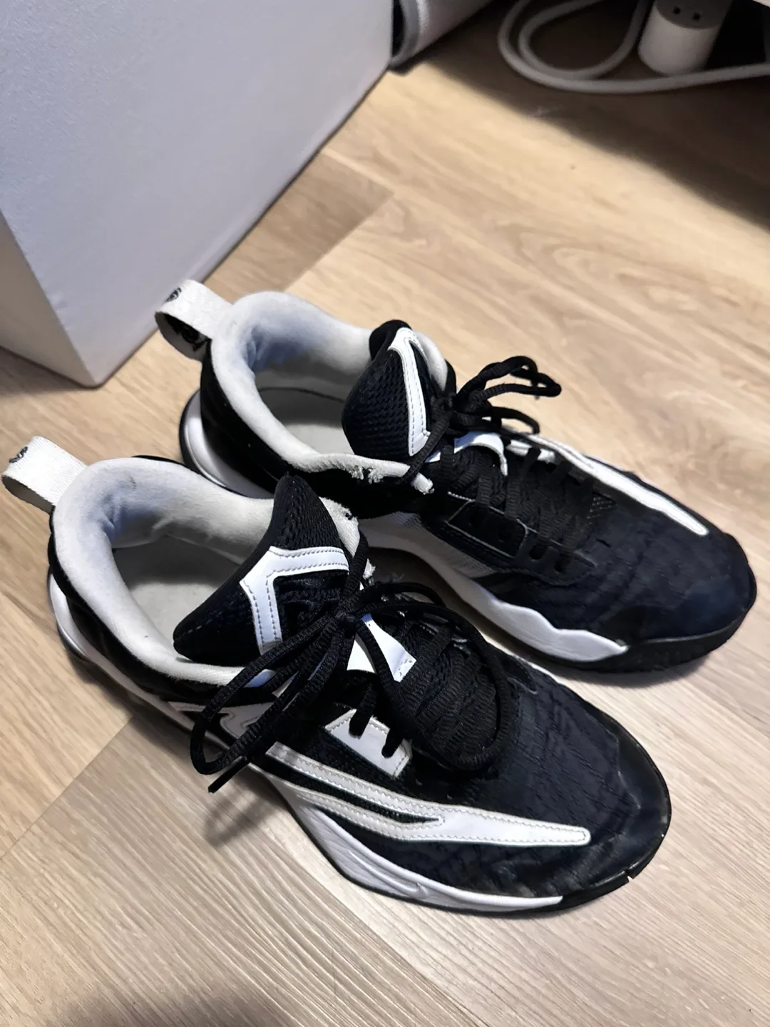 Adidas Trae Young 3 Black/White Sneakers thumbnail