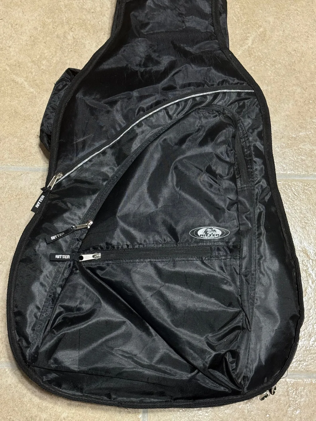 Ritter Black Guitar Case image indicator(4)