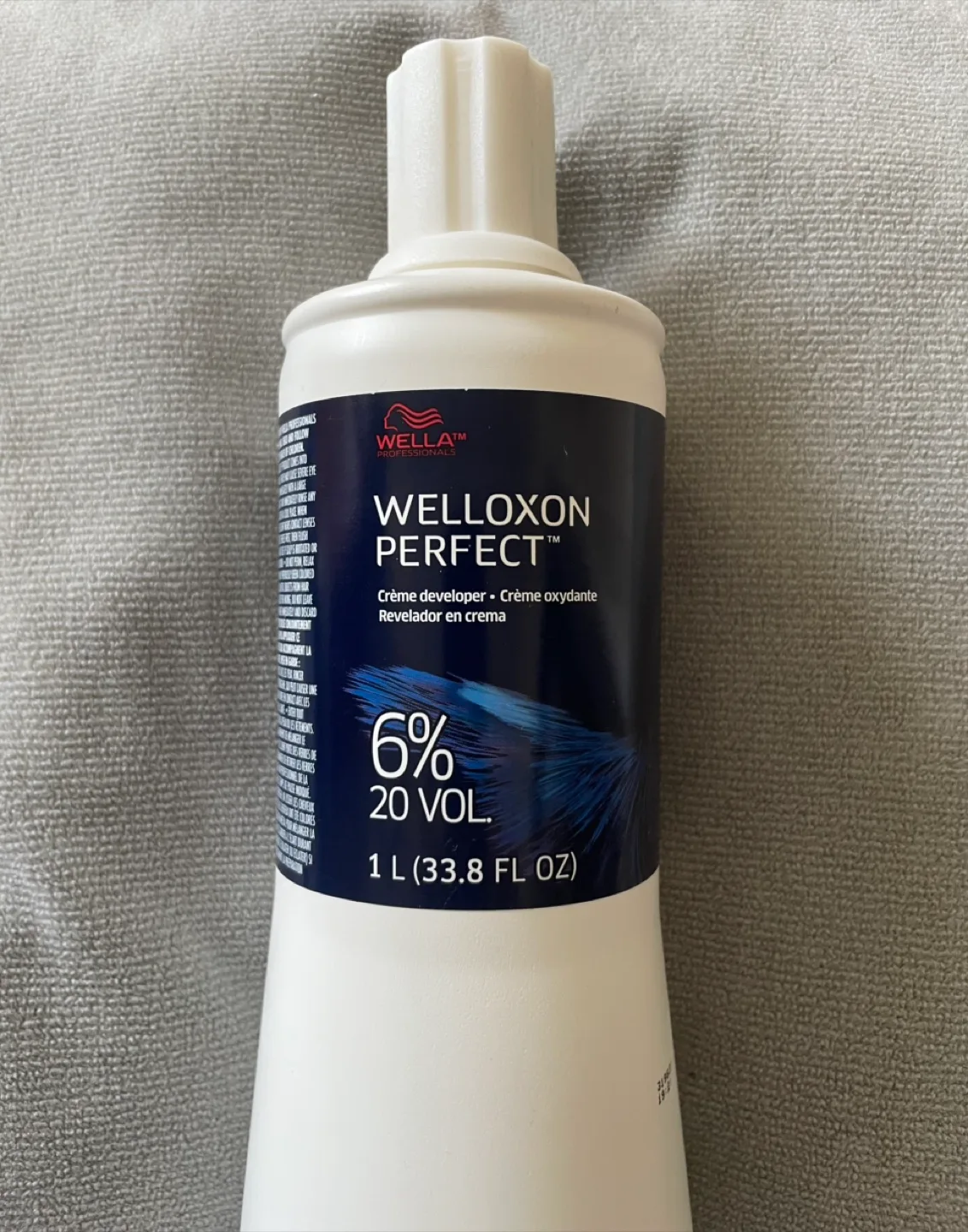 Wella Welloxon Perfect 6% 20 VOL. Hair Developer thumbnail