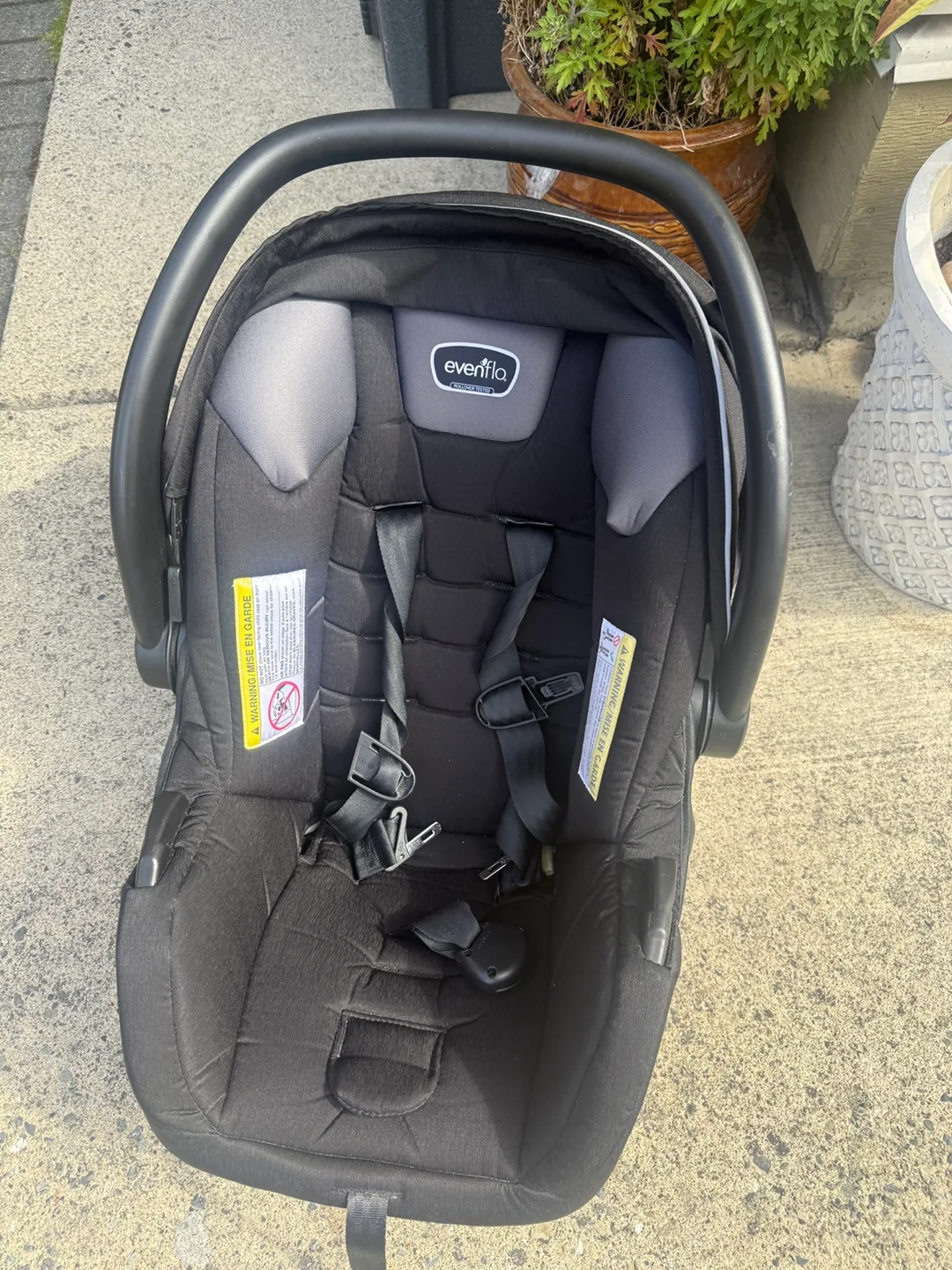 Evenflo LiteMax Infant Car Seat + Base thumbnail