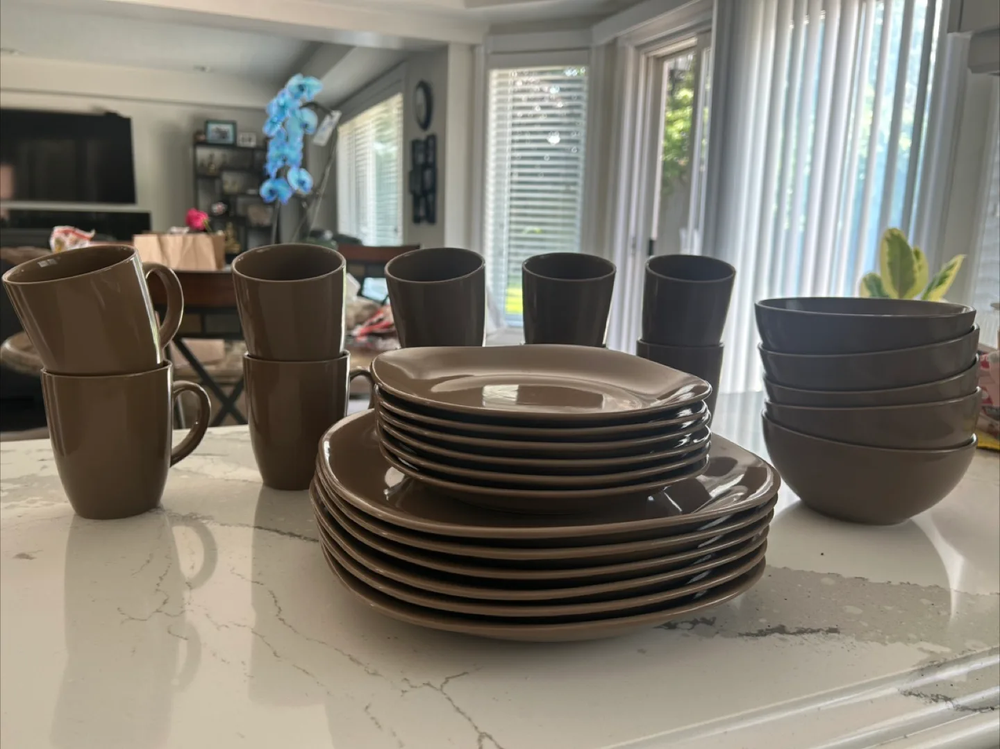 Stoneware Dinnerware Set (27-Piece) image indicator(2)