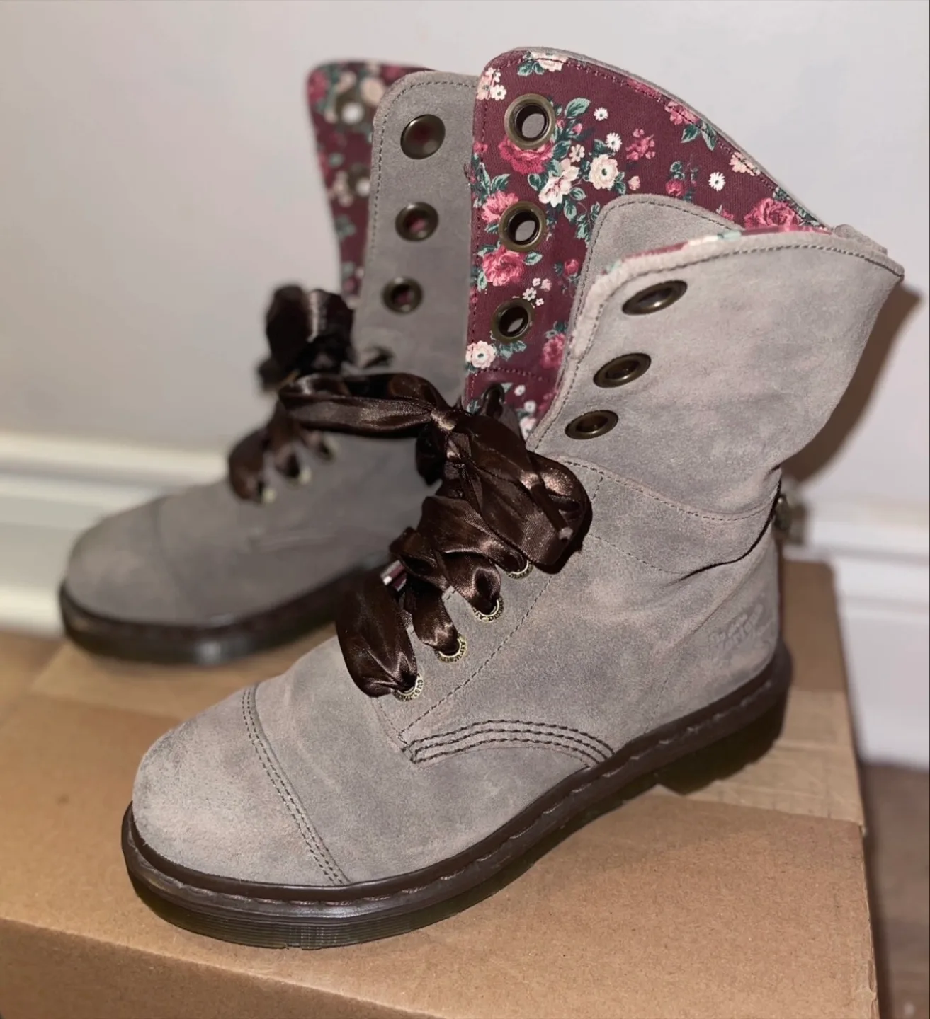 Dr. Martens 1914 Triumph Aimilita Aimee Taupe Suede Boots size 7 image indicator(3)