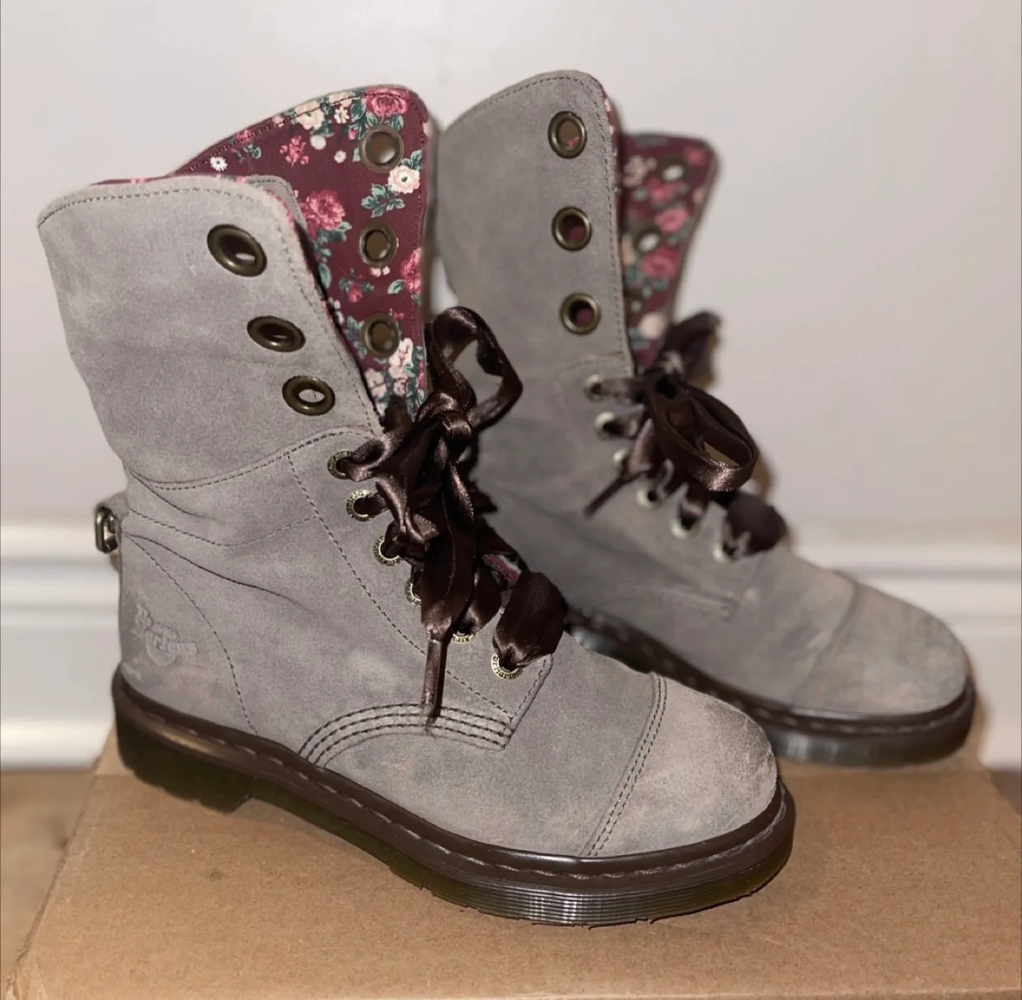 Dr. Martens 1914 Triumph Aimilita Aimee Taupe Suede Boots size 7 image indicator(2)