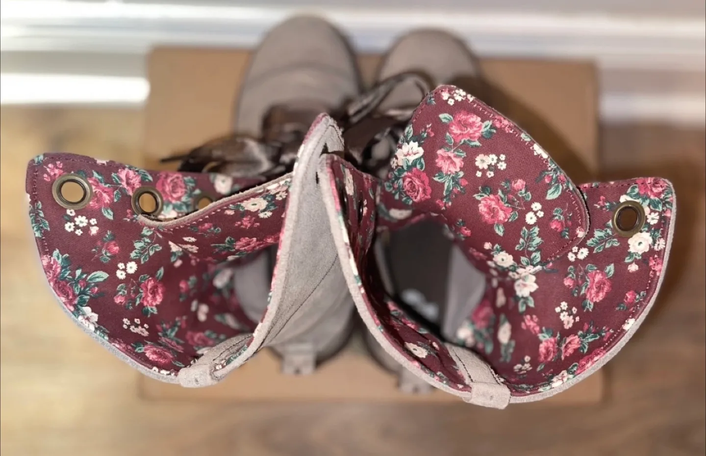 Dr. Martens 1914 Triumph Aimilita Aimee Taupe Suede Boots size 7 image indicator(7)