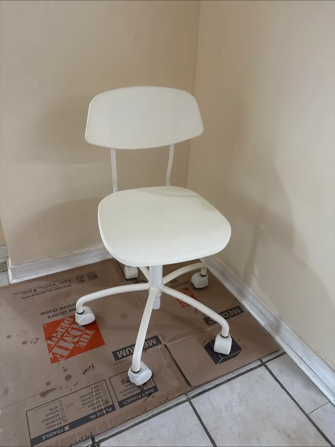 IKEA office White Swivel Desk Chair thumbnail