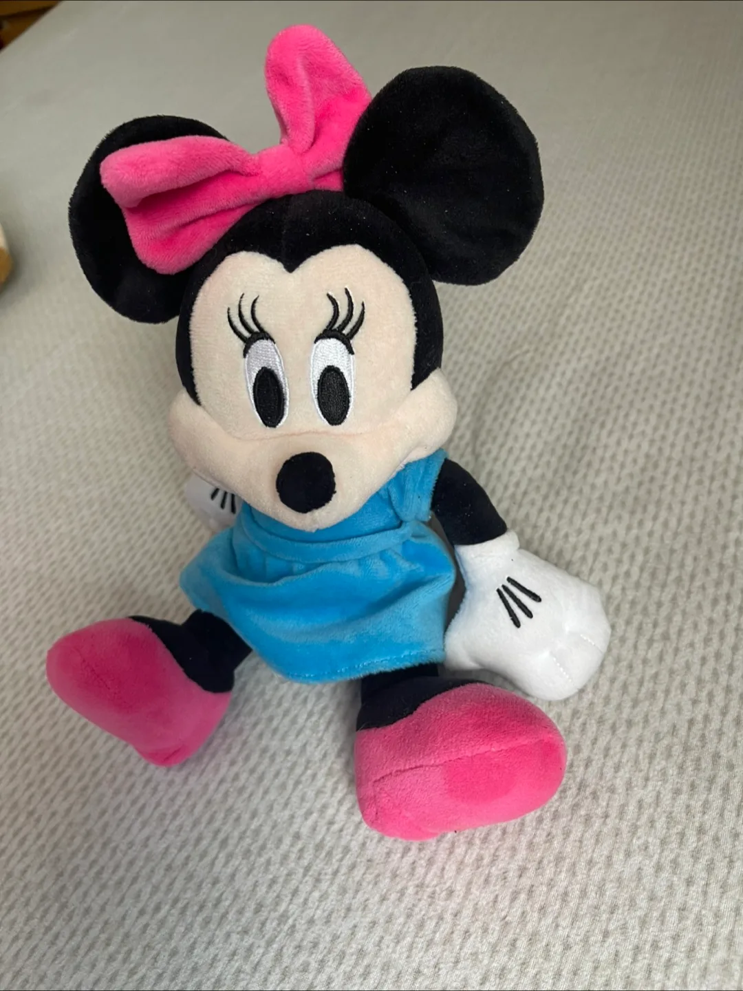 🇨🇦 Minnie Mouse Plush Toy thumbnail