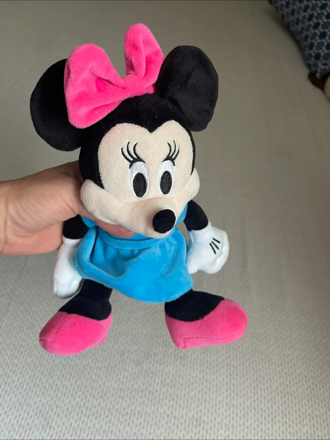 🇨🇦 Minnie Mouse Plush Toy image indicator(2)