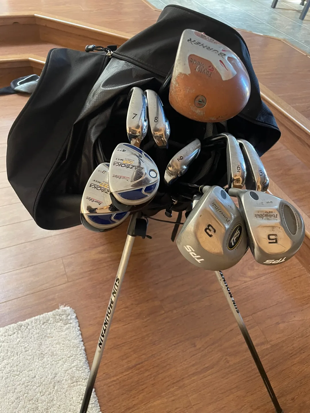 Sun Mountain Golf Bag with golf clubs image indicator(4)