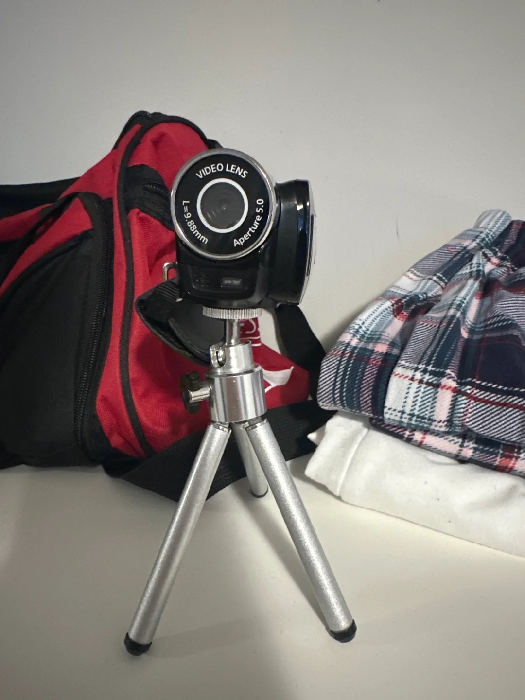Video Lens Camcorder with Tripod thumbnail
